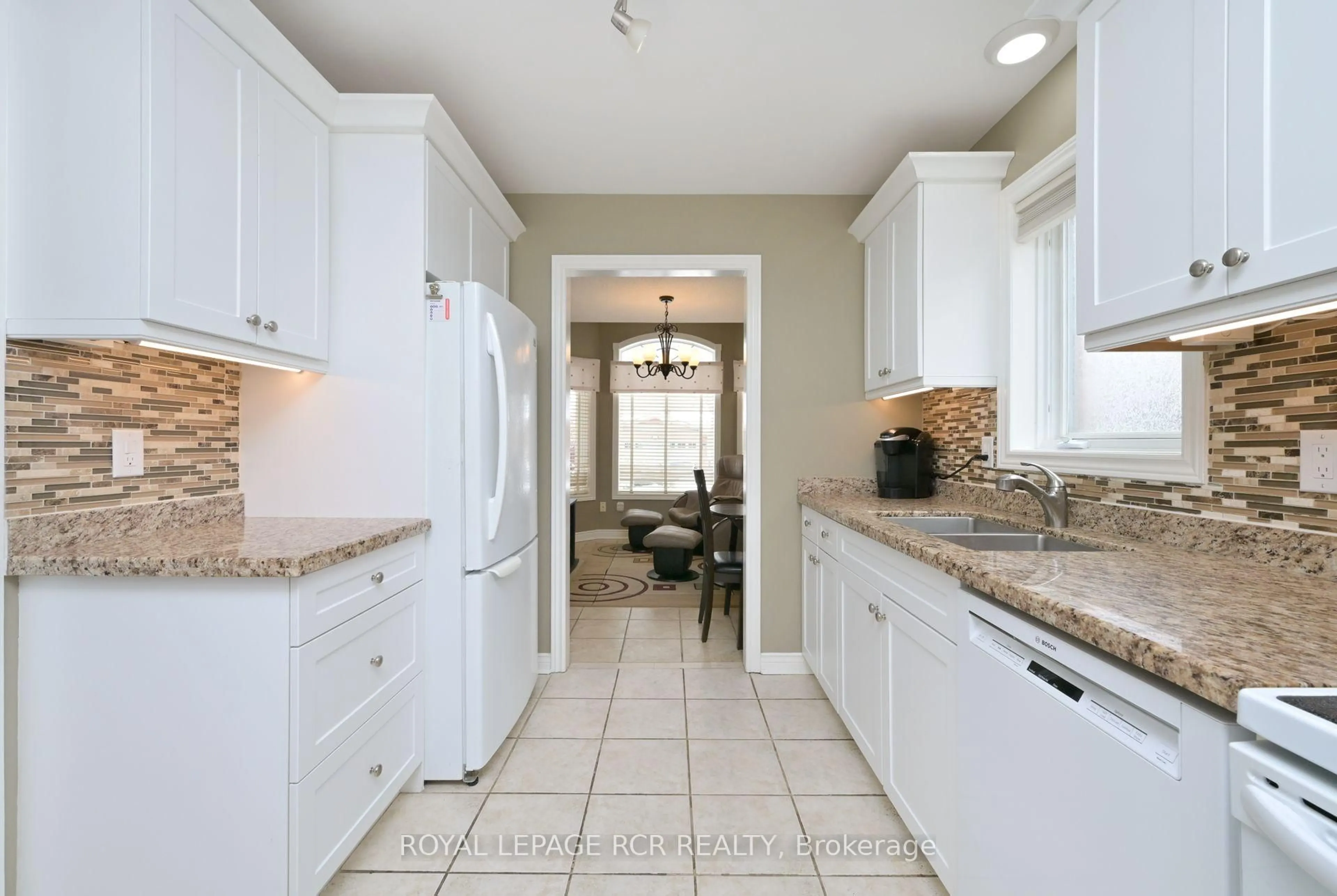 Open concept kitchen, ceramic/tile floor for 46 Sunset Blvd, New Tecumseth Ontario L9R 1Z5