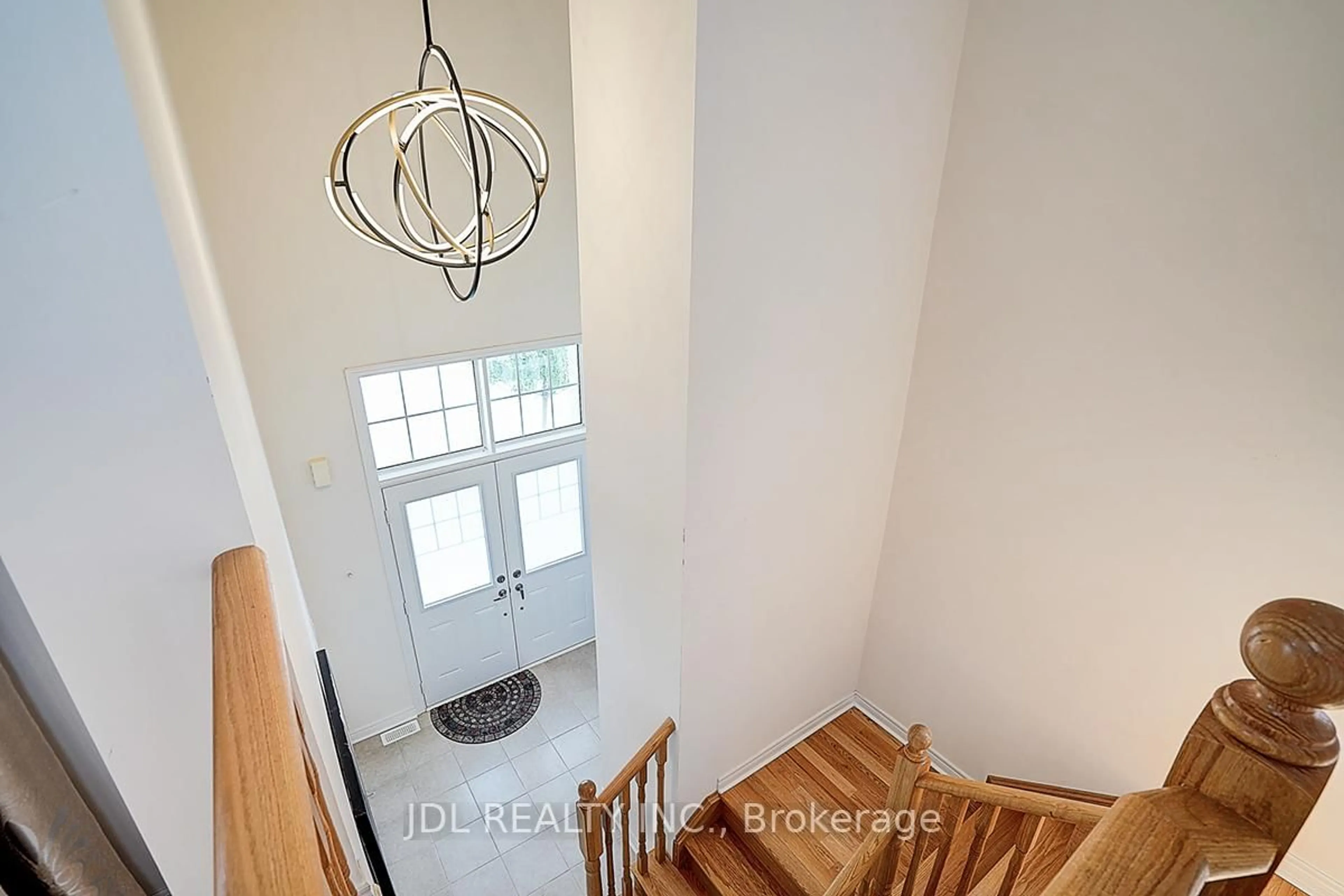 Indoor entryway for 10 Caine St, Richmond Hill Ontario L4S 0H2