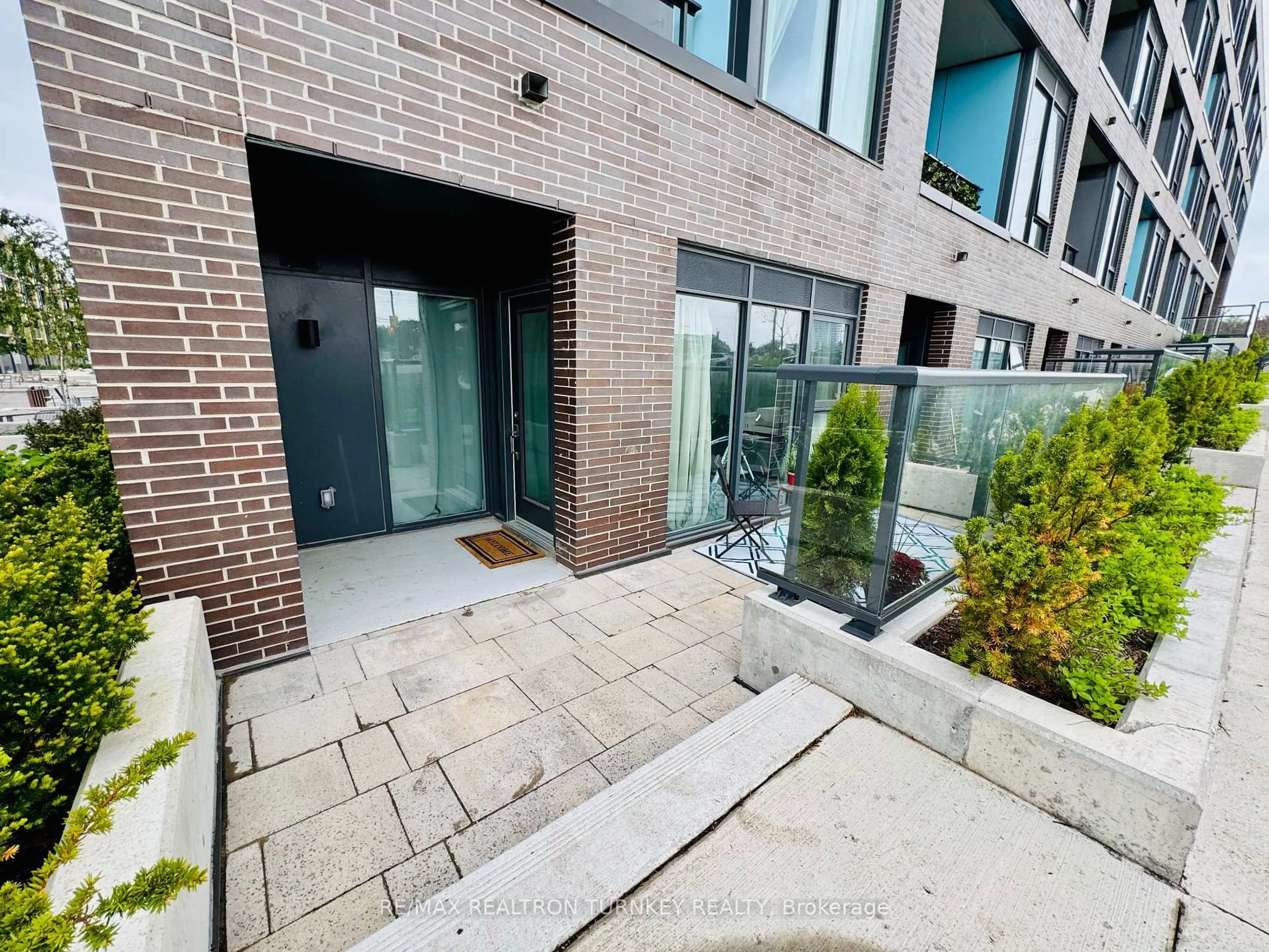 Unknown for 185 Deerfield Rd #018, Newmarket Ontario L3Y 0G7