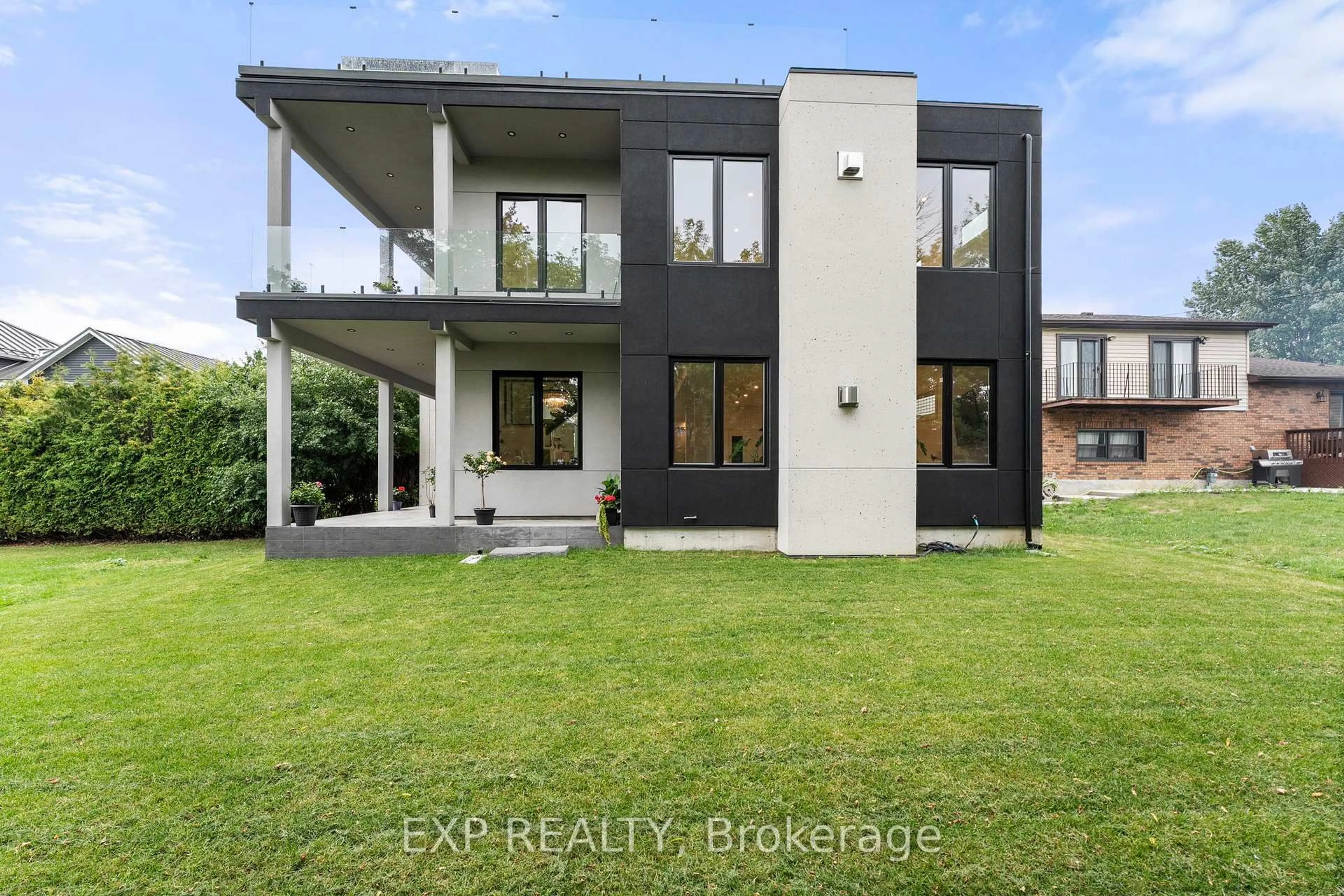 Home with brick exterior material, building for 838 Elmwood St, Georgina Ontario L4P 3E9