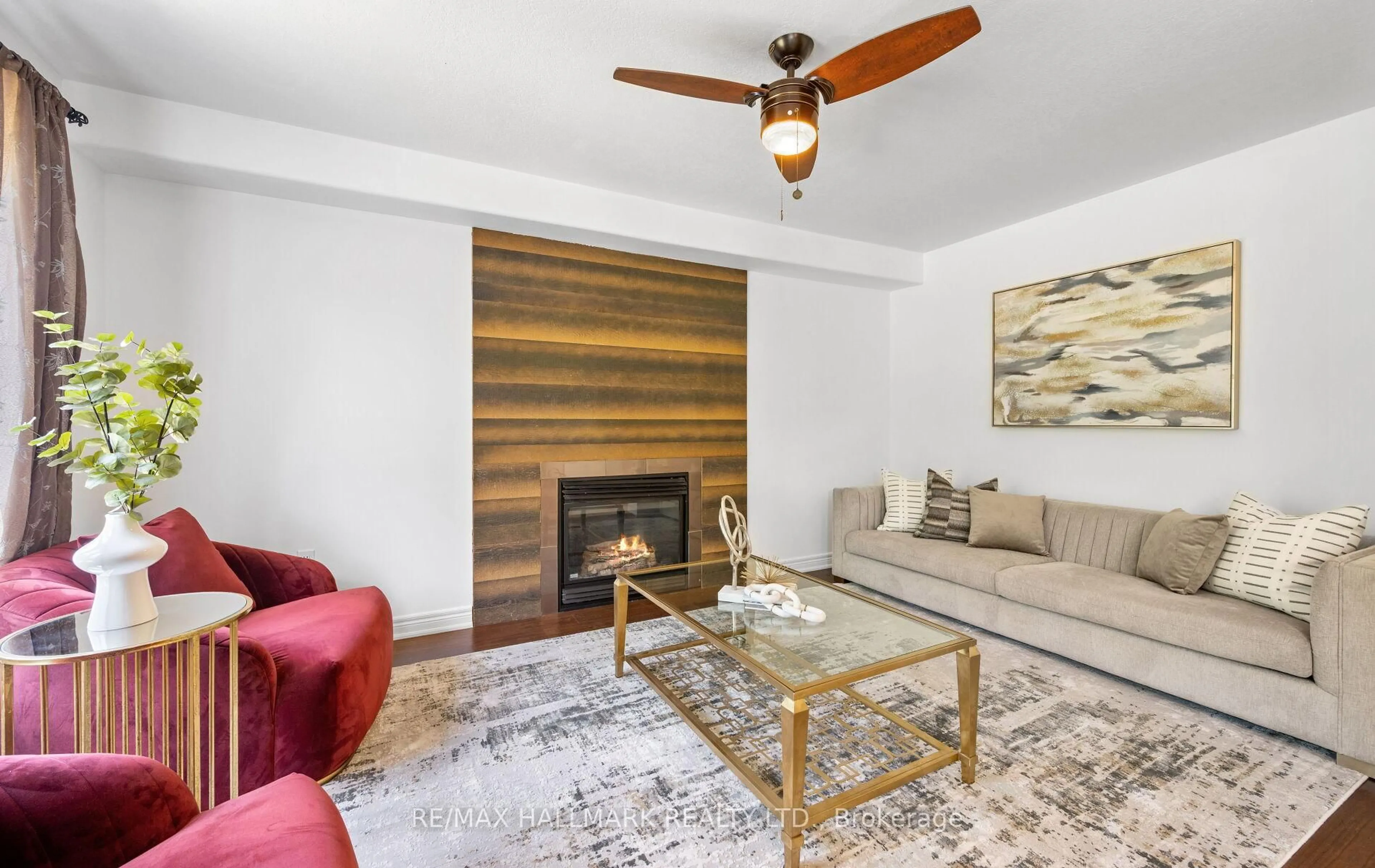 Living room with furniture, unknown for 26 Aishford Rd, Bradford West Gwillimbury Ontario L3Z 3E3