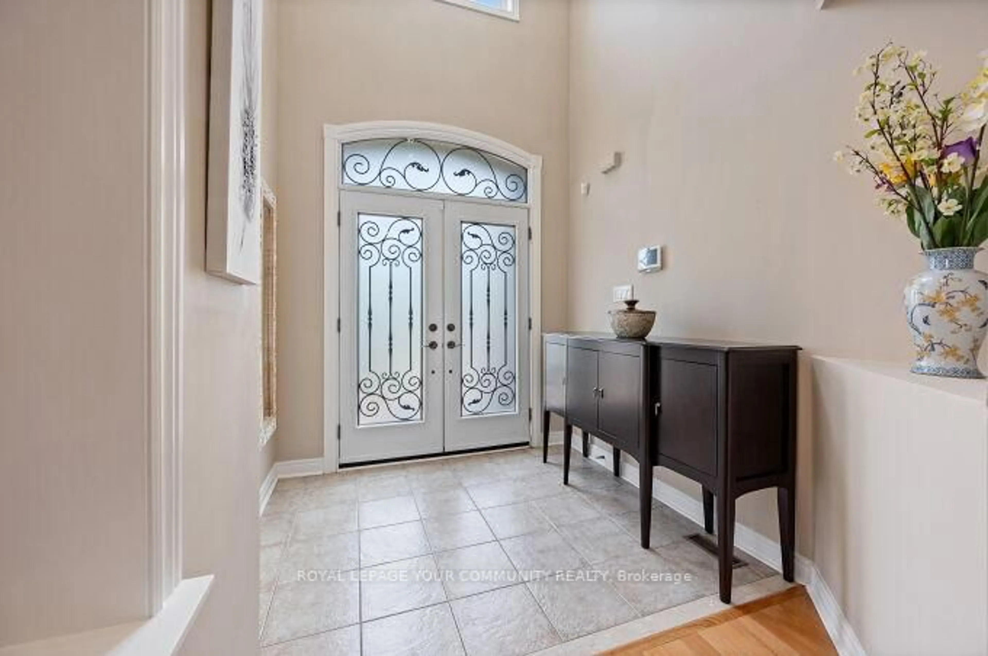 Indoor entryway for 40 Barberry Cres, Richmond Hill Ontario L4E 4S4