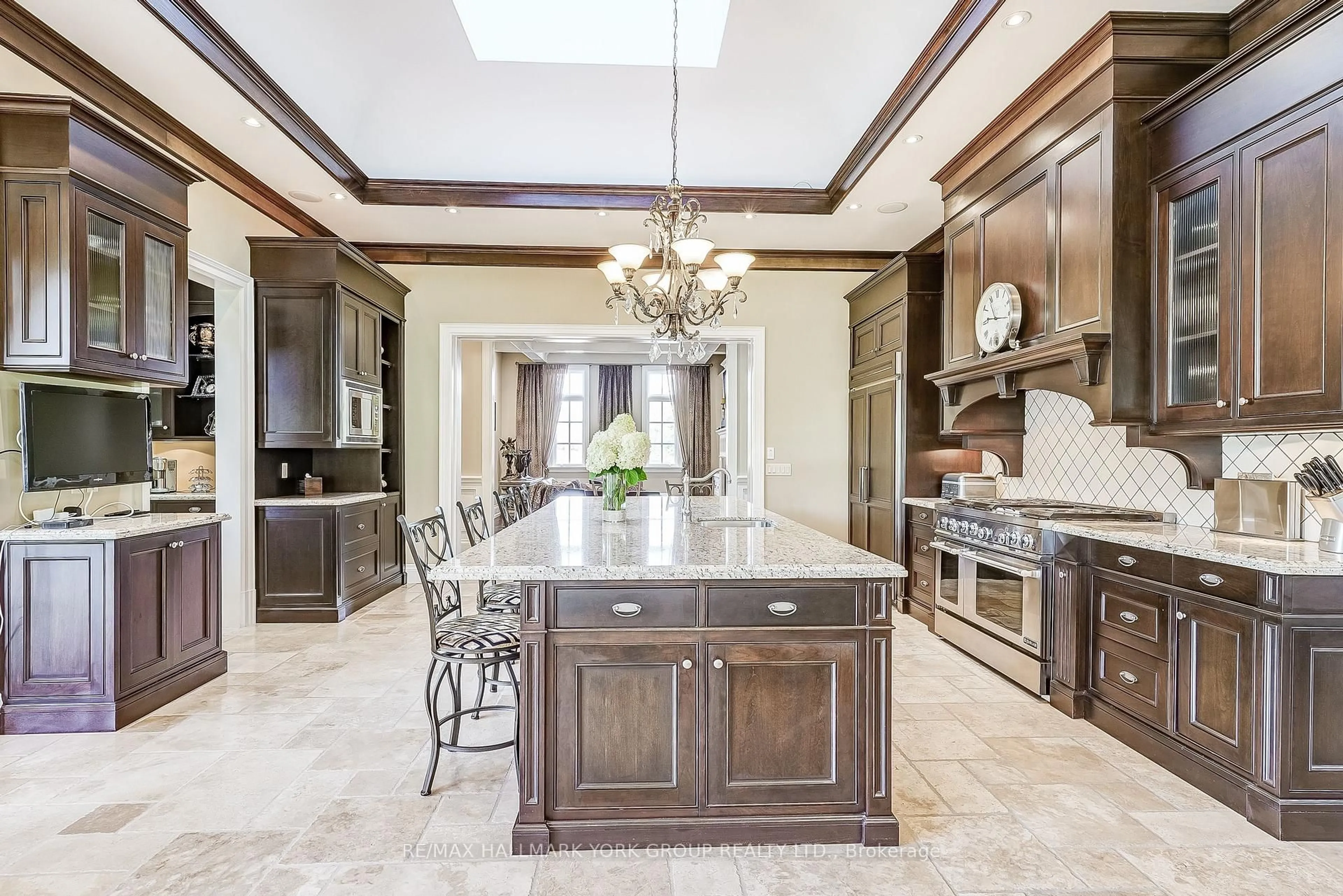 Open concept kitchen, ceramic/tile floor for 15 Awesome Again Lane, Aurora Ontario L4G 7Y7
