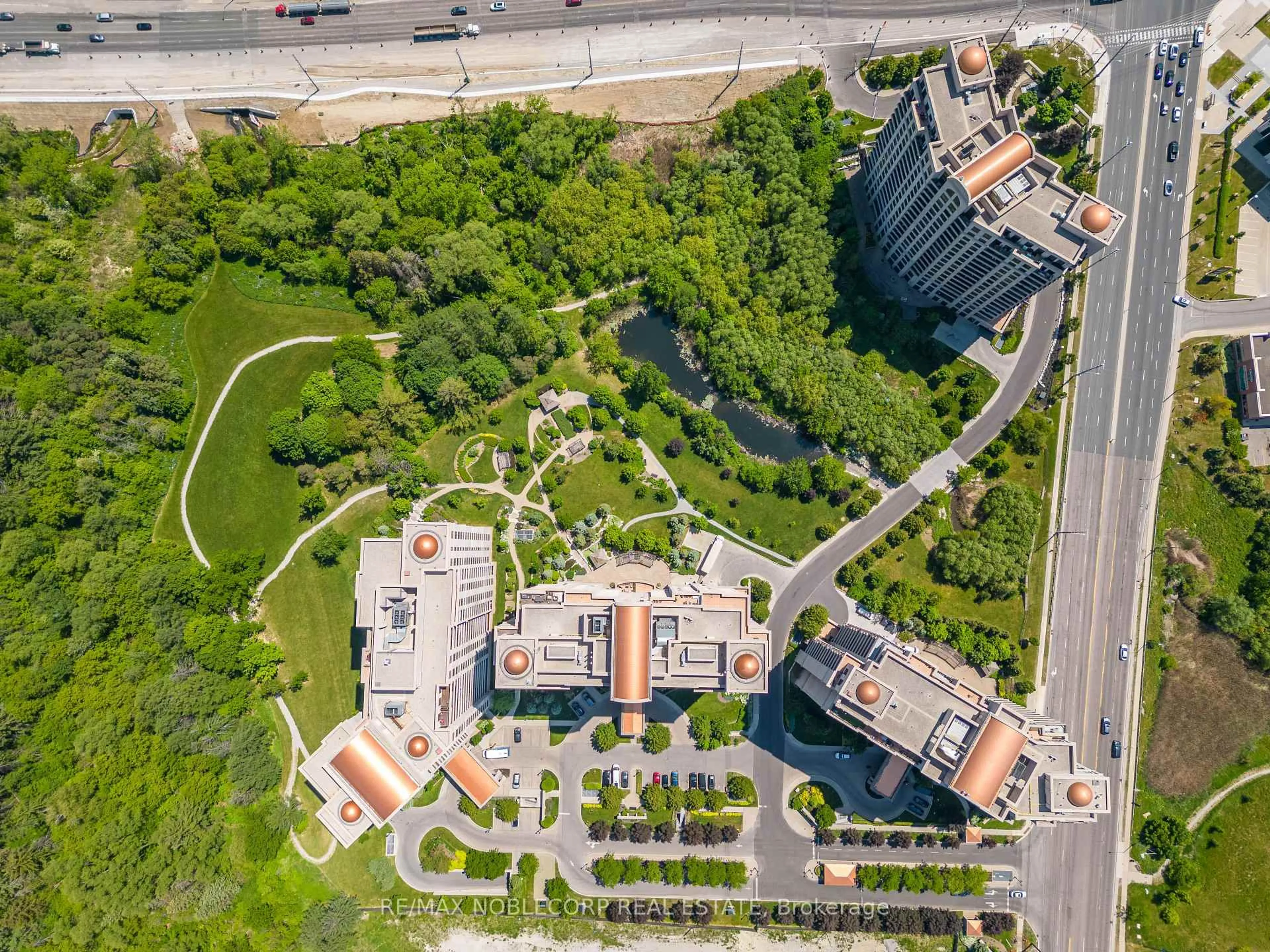 A pic from outside/outdoor area/front of a property/back of a property/a pic from drone, city buildings view from balcony for 9245 Jane St #1515, Vaughan Ontario L6A 0J9