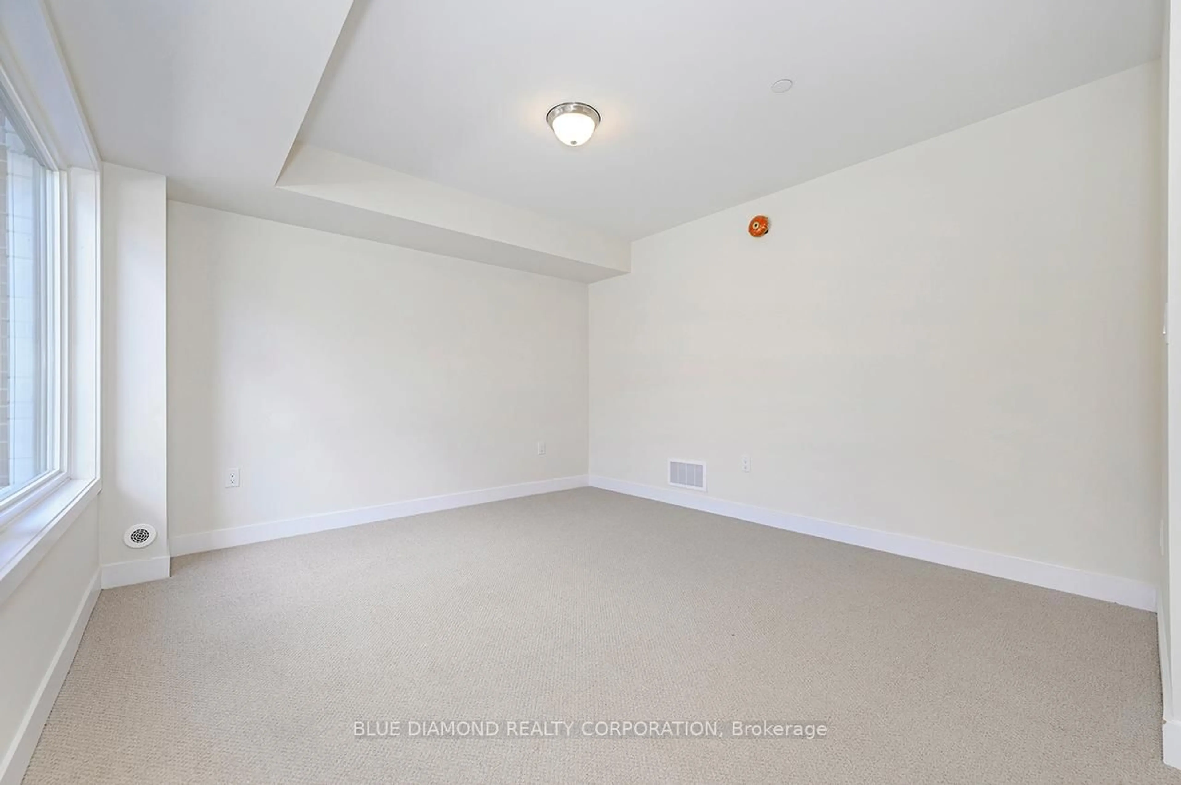 A pic of a room for 141 Credit Lane, Richmond Hill Ontario L4E 1G9