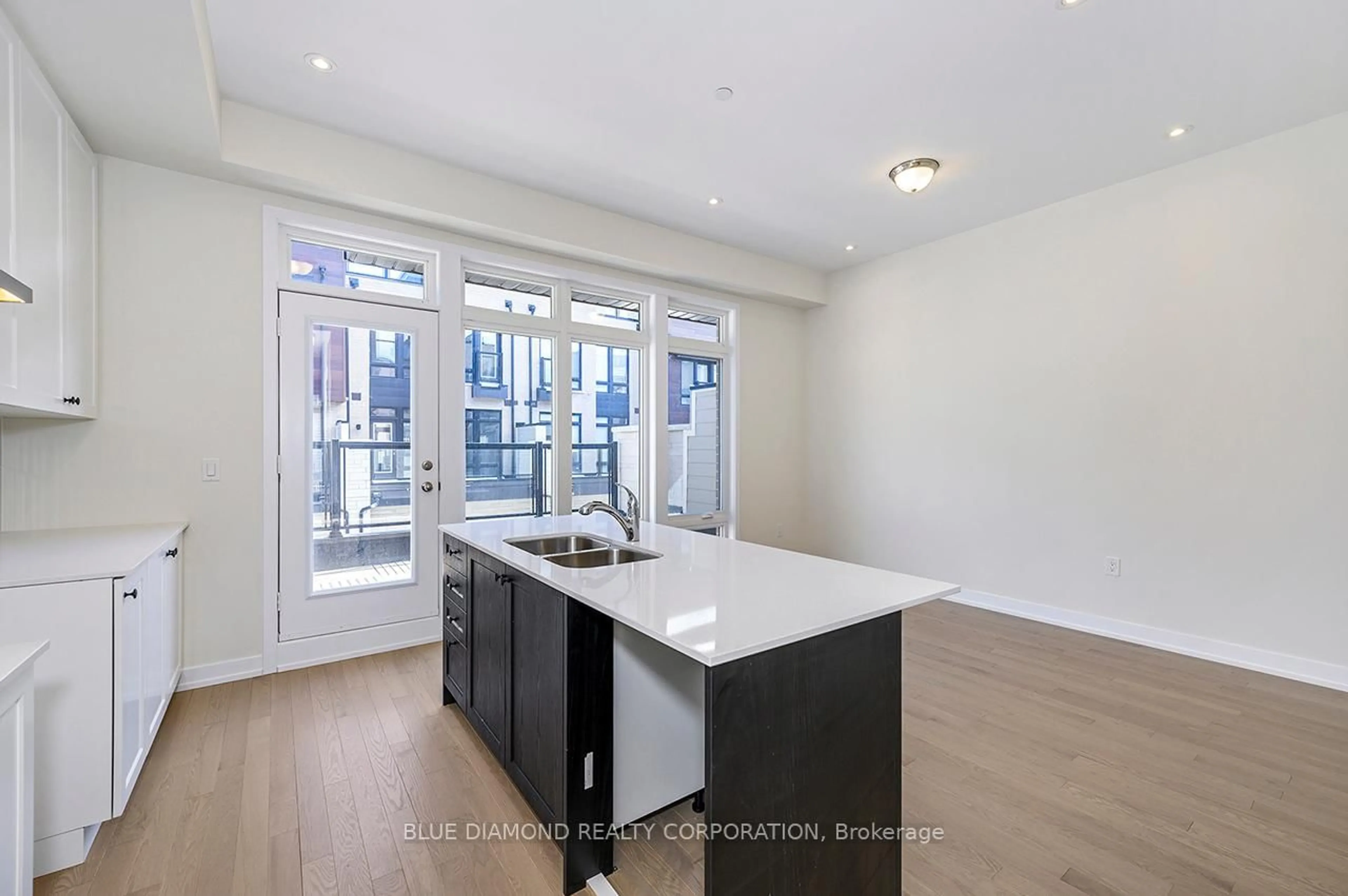 Open concept kitchen, unknown for 141 Credit Lane, Richmond Hill Ontario L4E 1G9