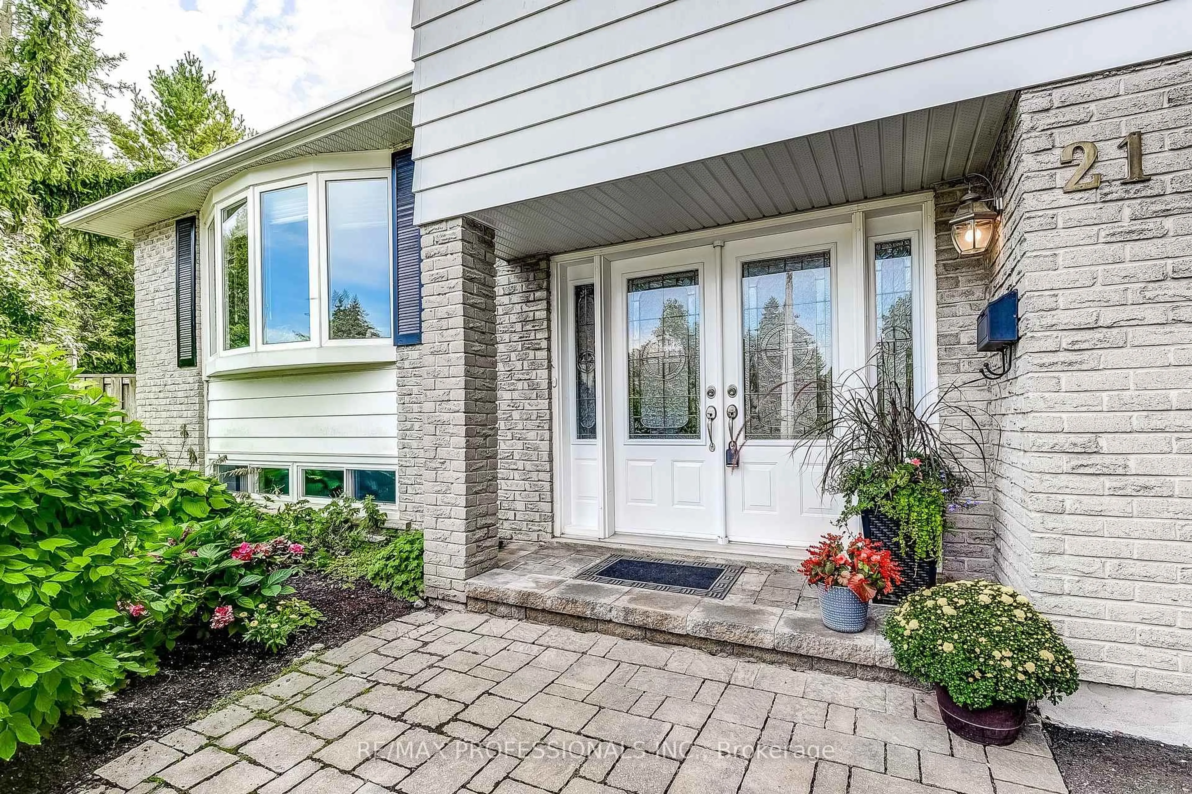 Unknown for 21 Birch Crt, Aurora Ontario L4G 3K1