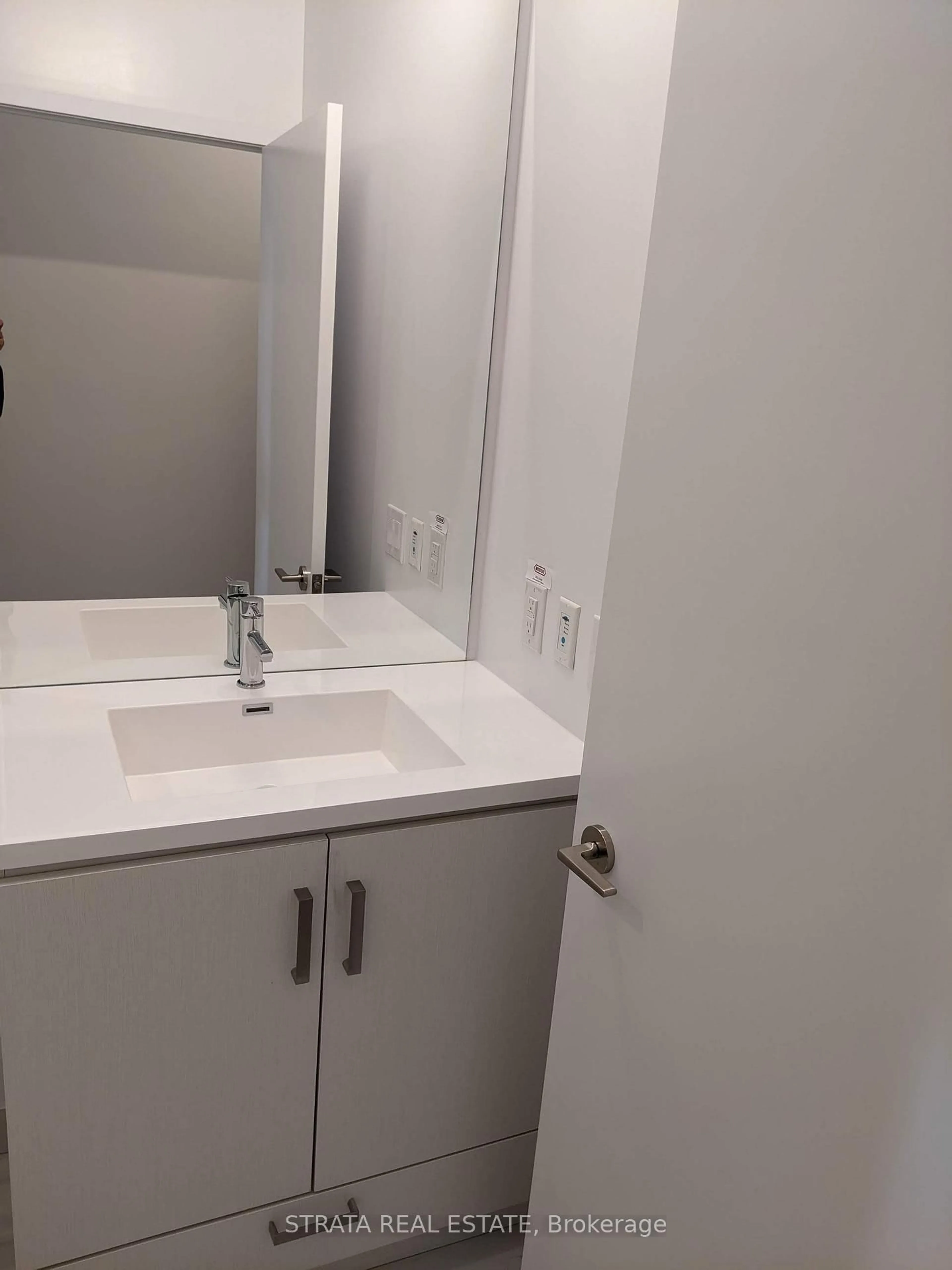 A pic of a room for 10 Honeycrisp Cres #205, Vaughan Ontario L4K 0M4