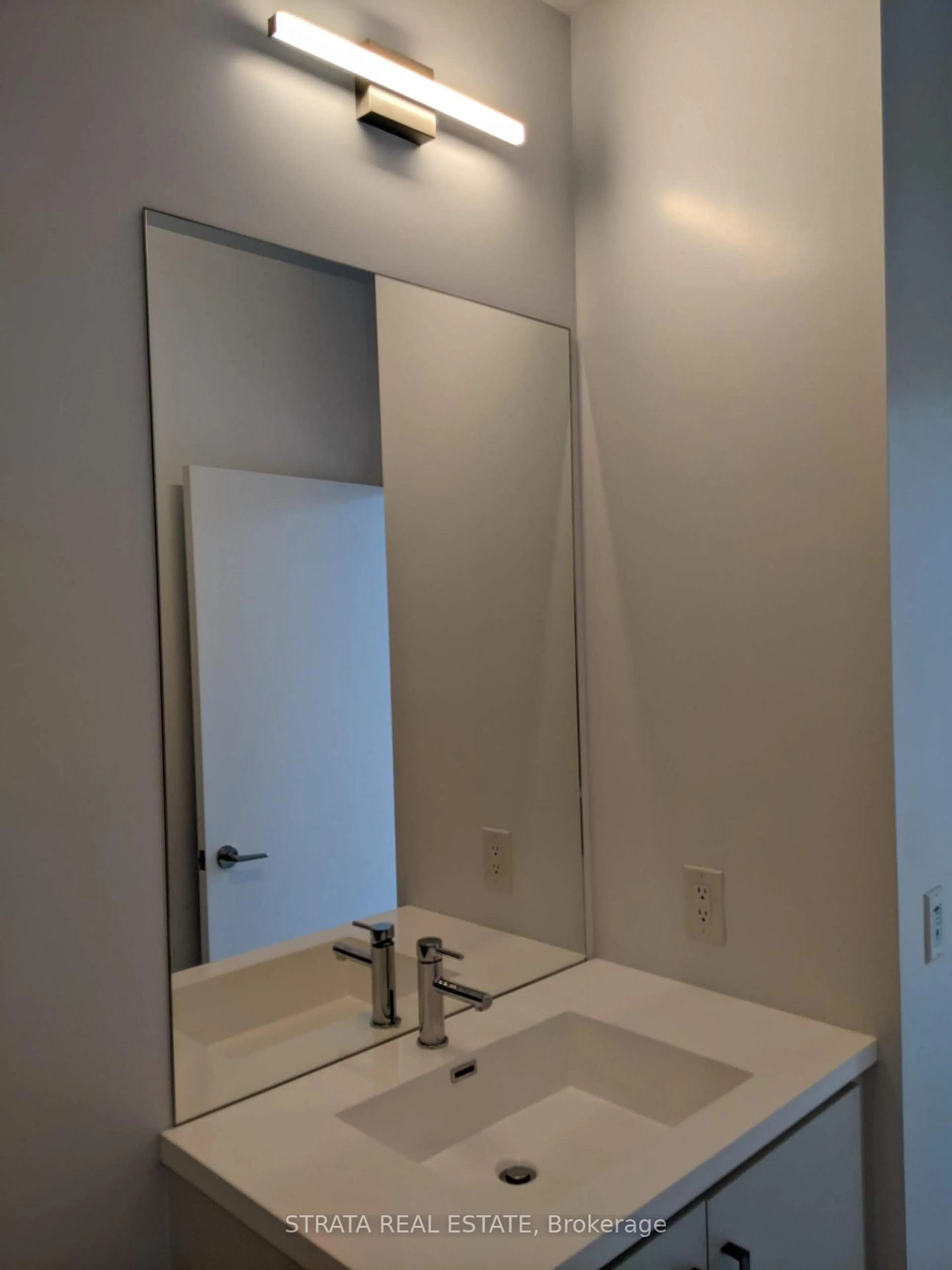 A pic of a room for 10 Honeycrisp Cres #205, Vaughan Ontario L4K 0M4