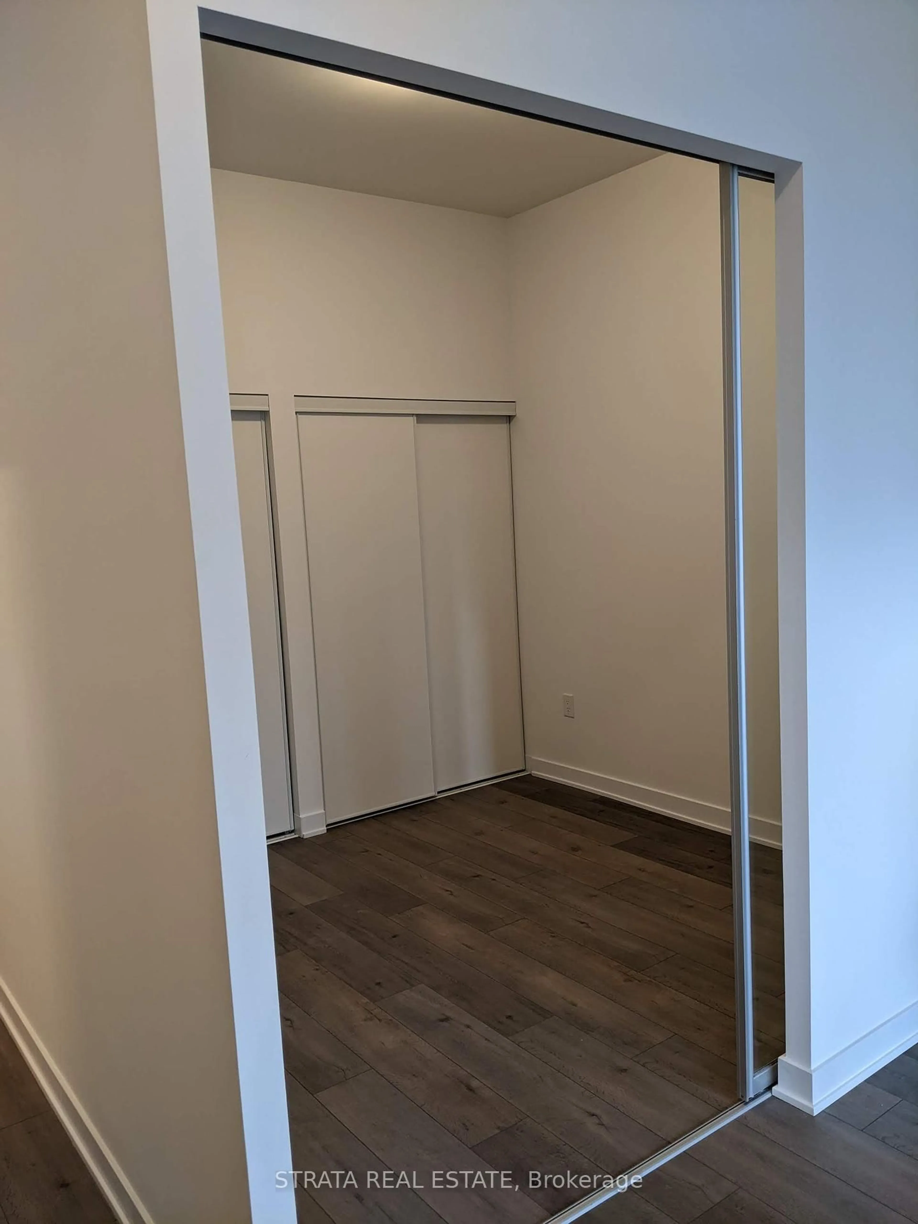 A pic of a room for 10 Honeycrisp Cres #205, Vaughan Ontario L4K 0M4