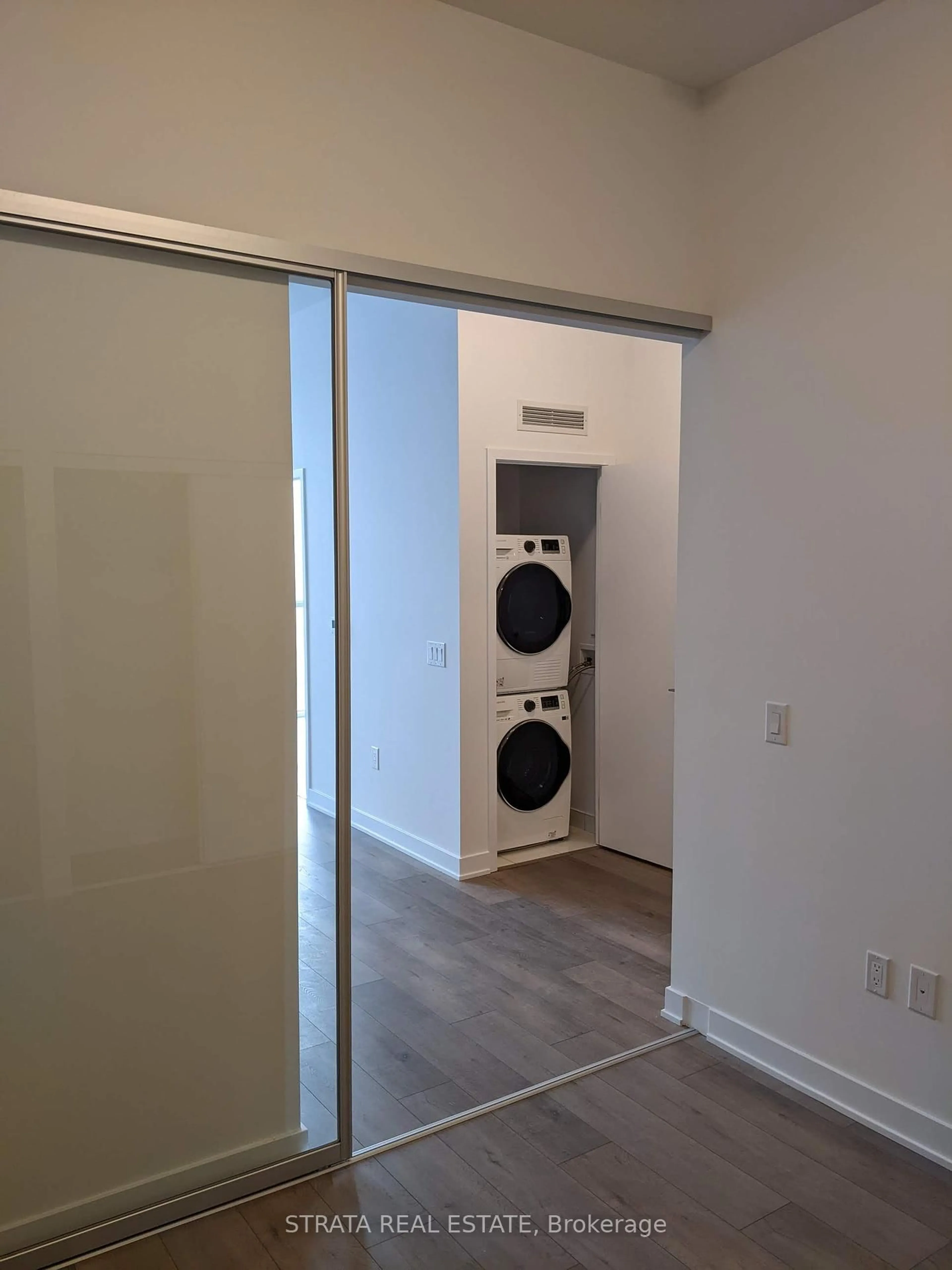A pic of a room for 10 Honeycrisp Cres #205, Vaughan Ontario L4K 0M4