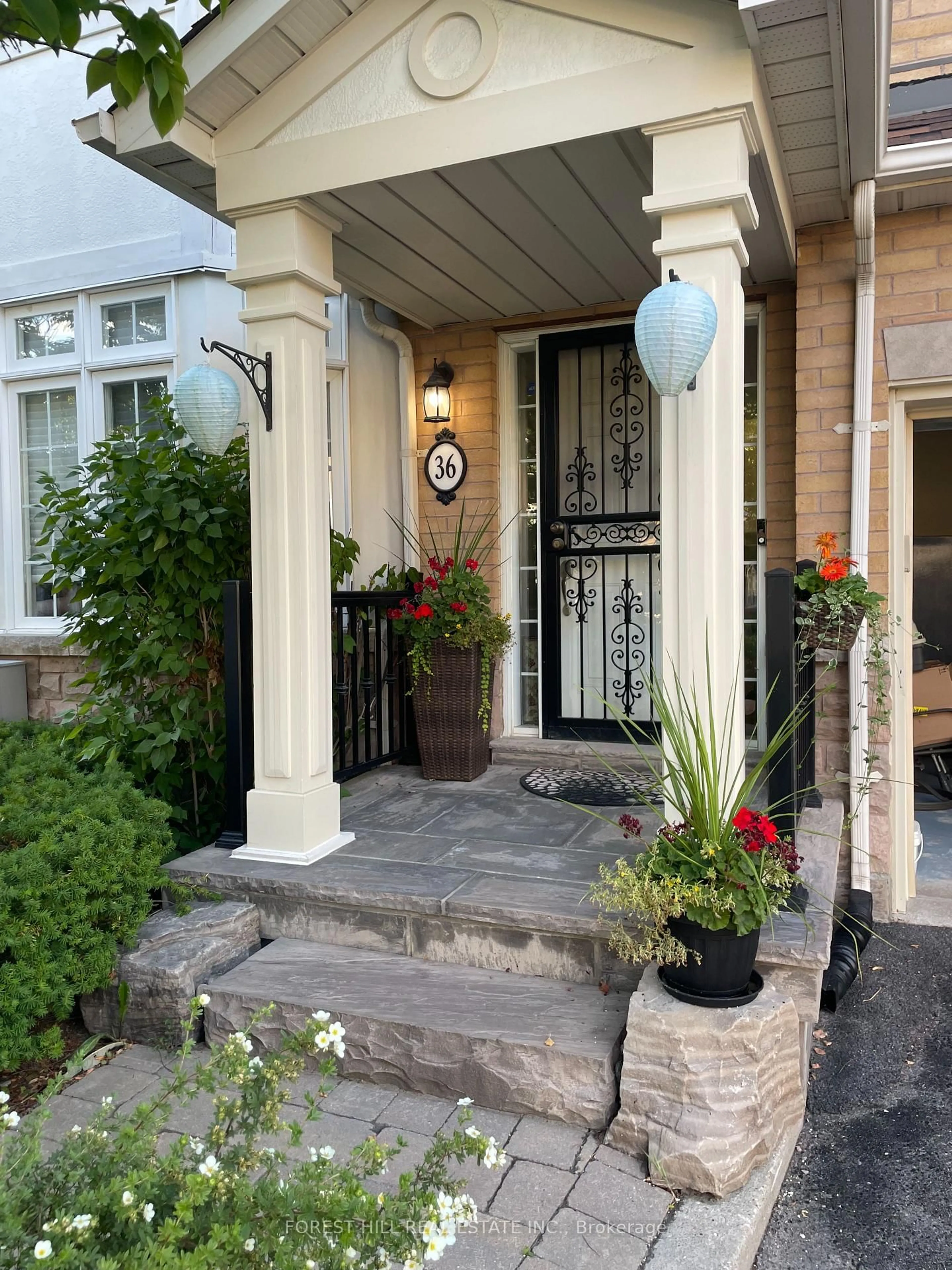 Indoor entryway for 603 Clark Ave #36, Vaughan Ontario L4J 8R2