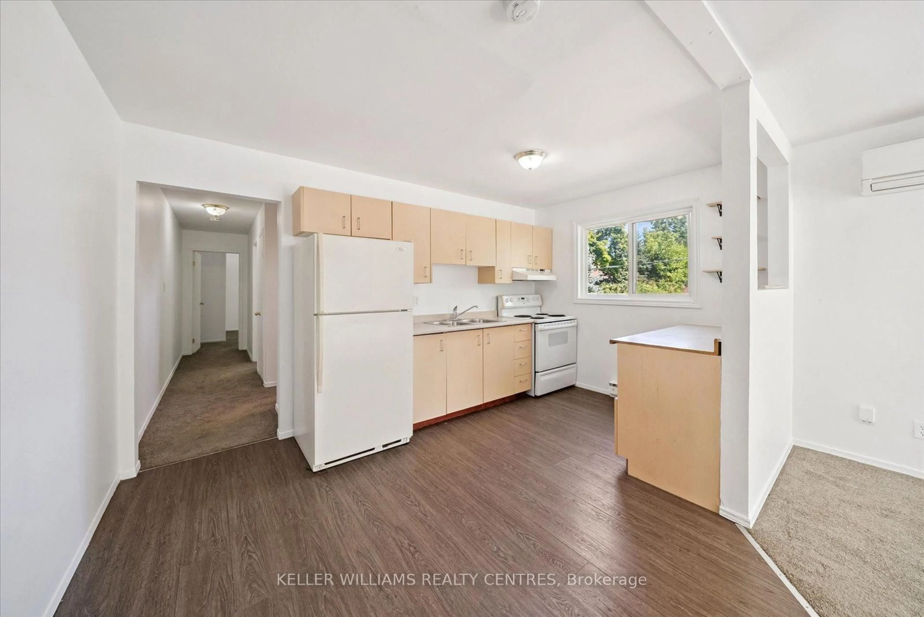 Standard kitchen, unknown for 948 Lake Dr, Georgina Ontario L0E 1L0