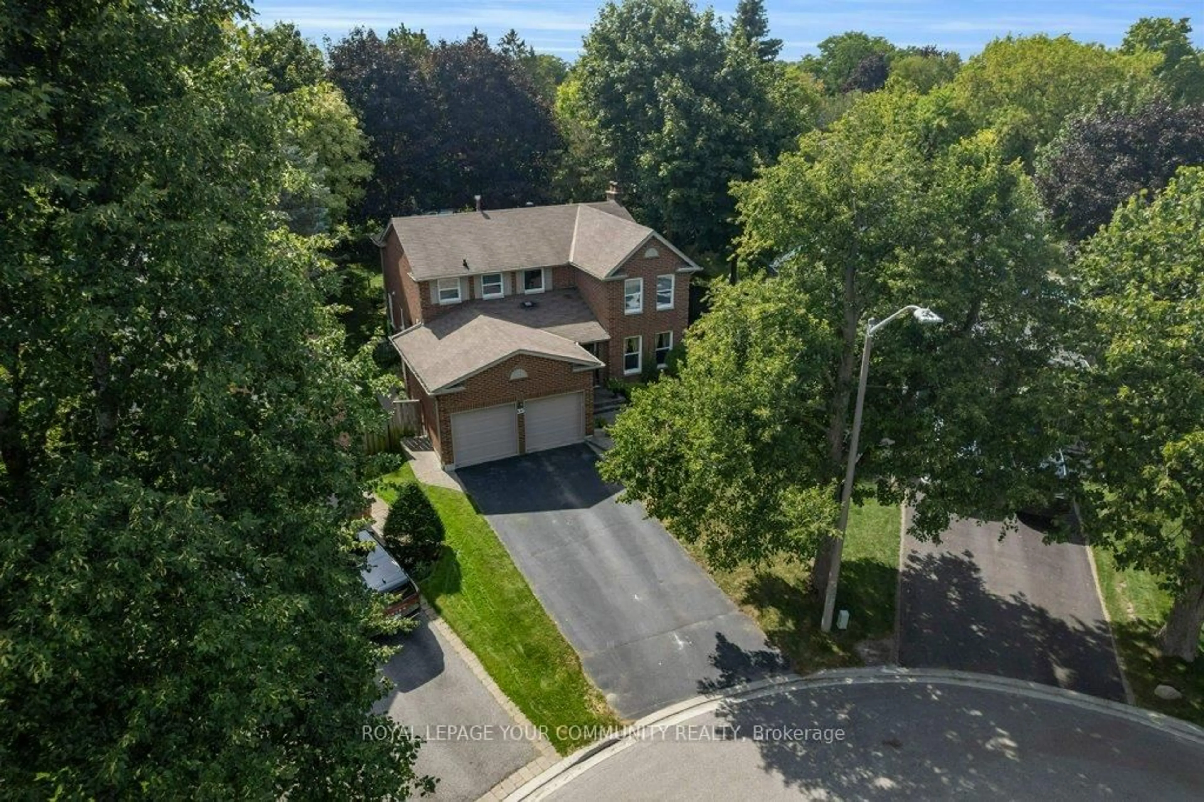 A pic from outside/outdoor area/front of a property/back of a property/a pic from drone, street for 25 Hare Crt, Markham Ontario L3P 4K5