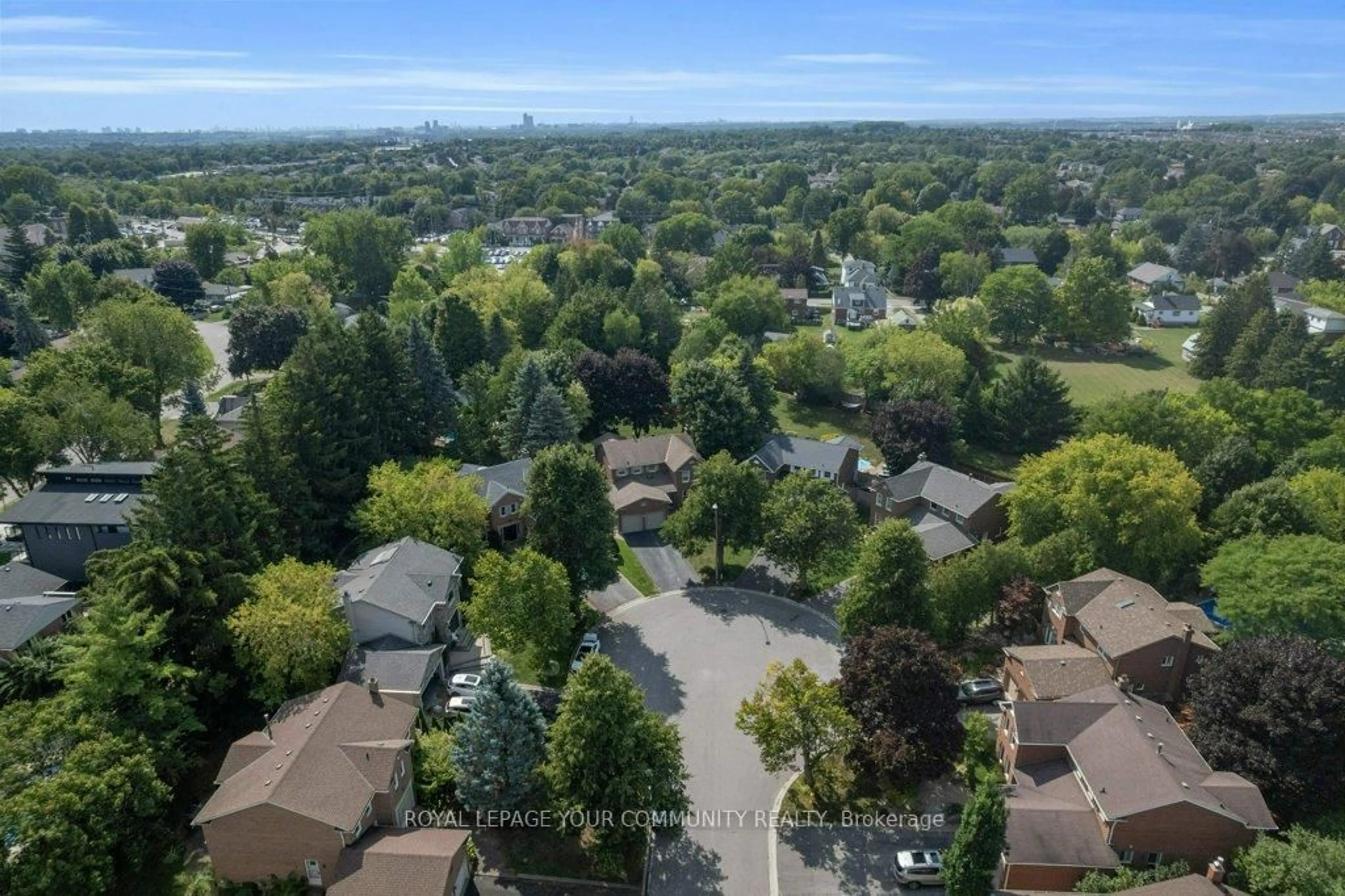 A pic from outside/outdoor area/front of a property/back of a property/a pic from drone, mountain view for 25 Hare Crt, Markham Ontario L3P 4K5