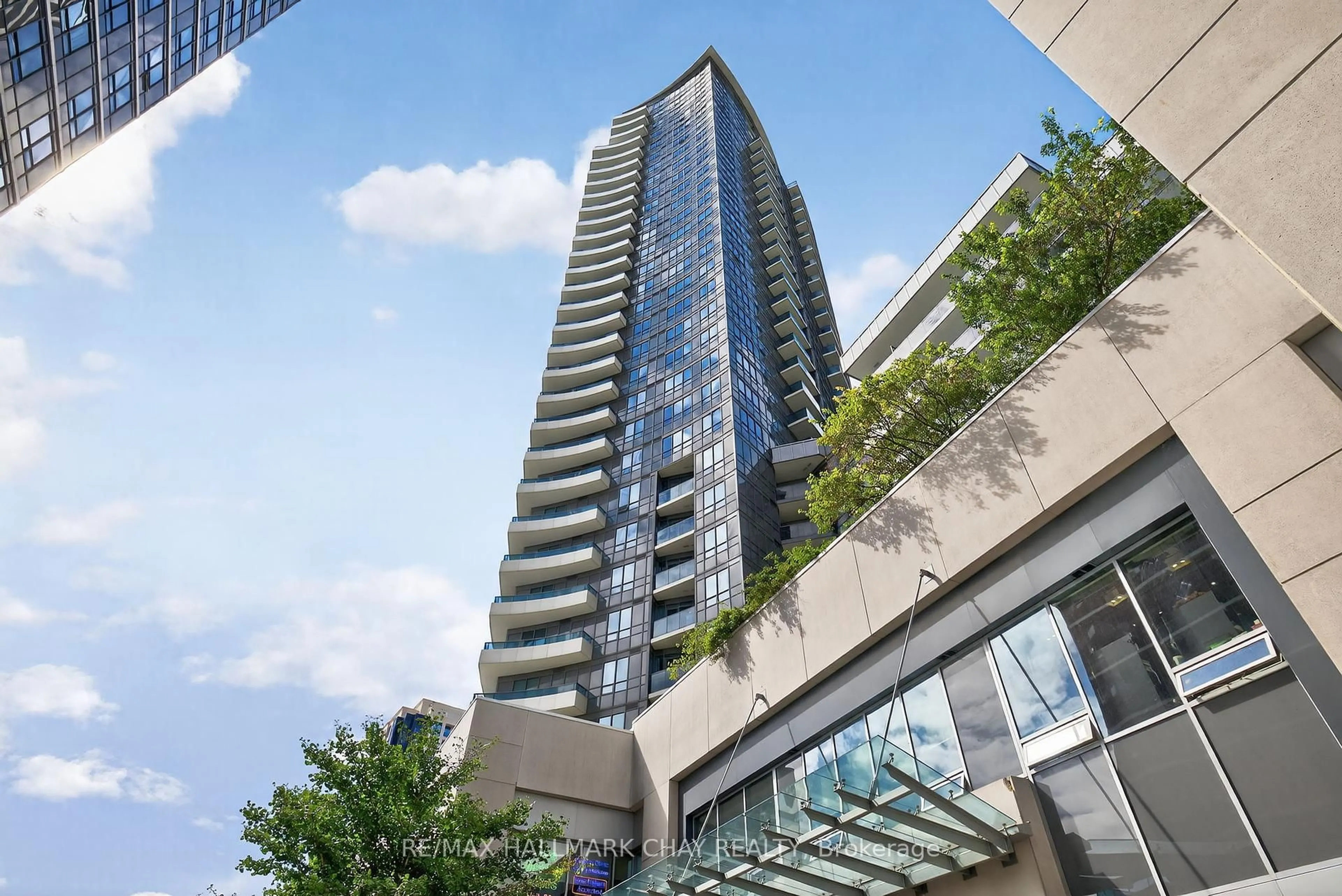 Indoor foyer for 7171 Yonge St #2105, Markham Ontario L3T 0C5