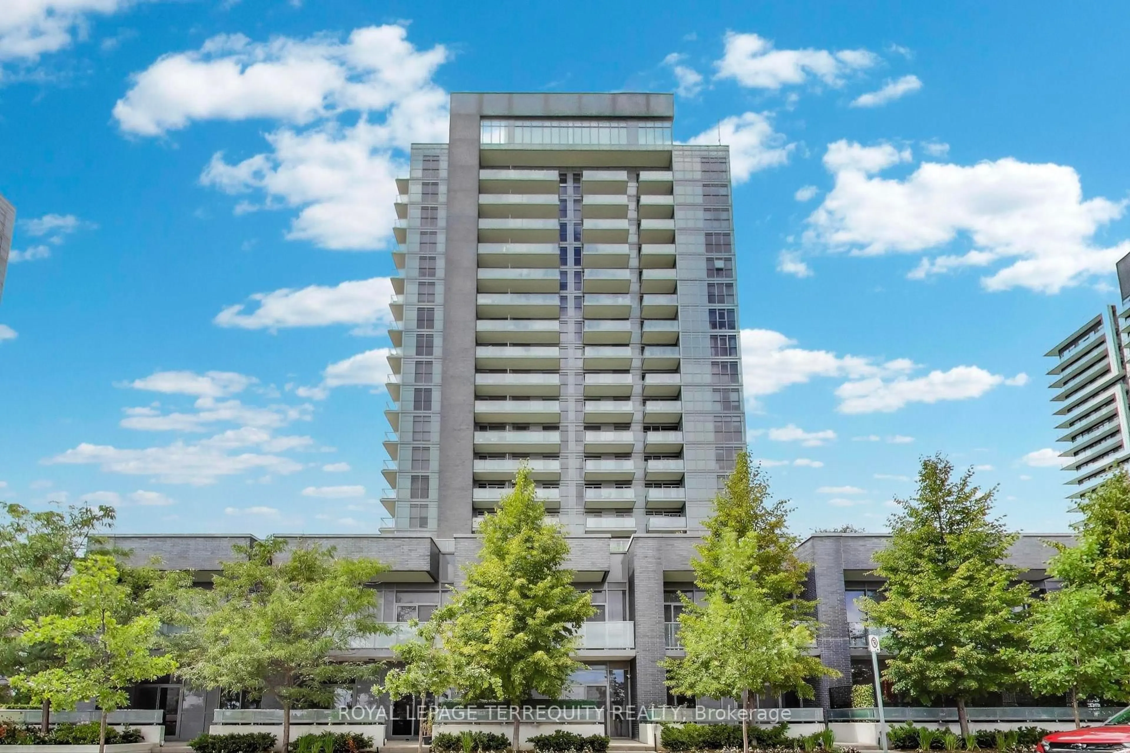 Patio, building for 65 Oneida Cres #1101, Richmond Hill Ontario L4B 0G9