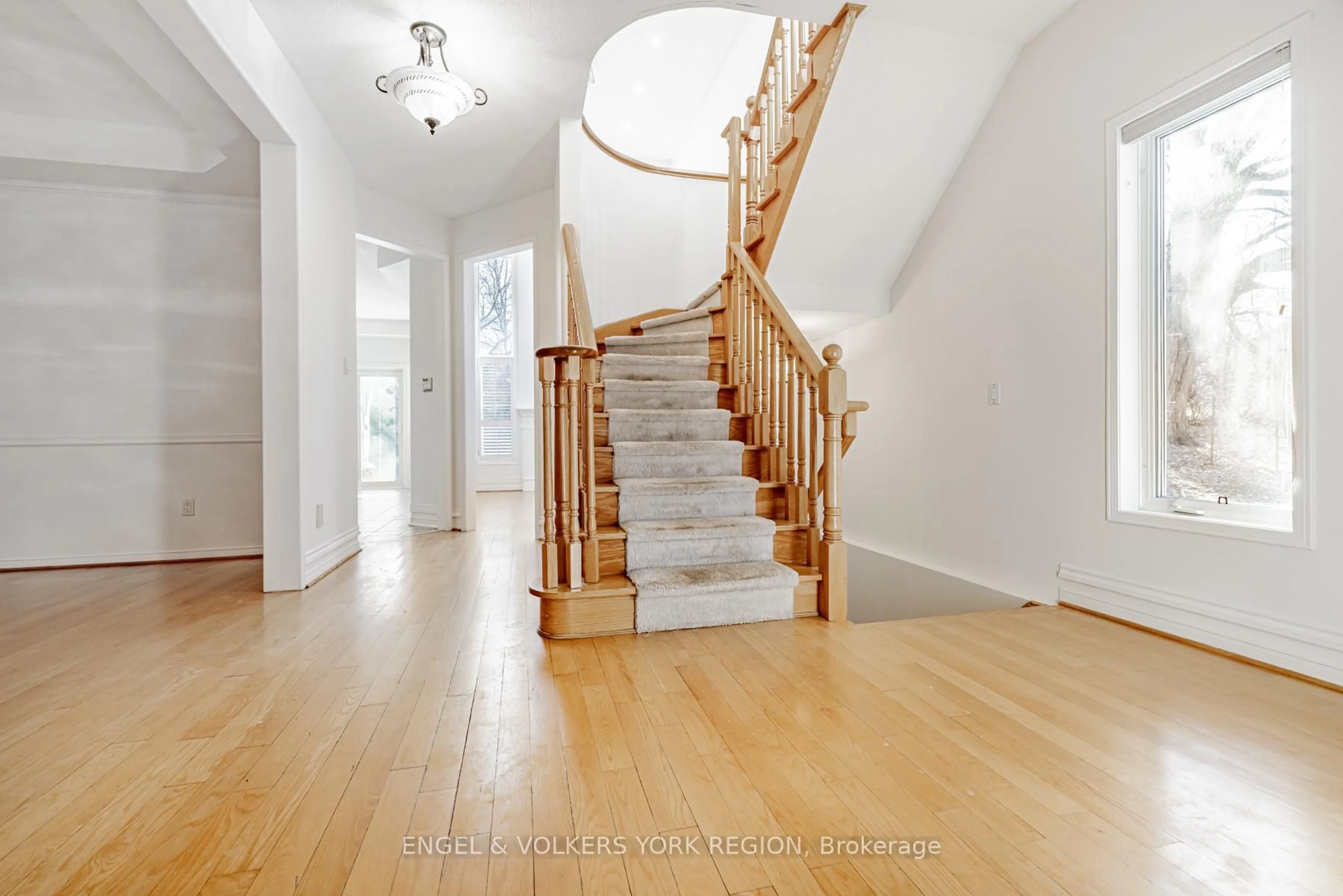 Stairs for 130 Old Colony Rd, Richmond Hill Ontario L4E 3V1