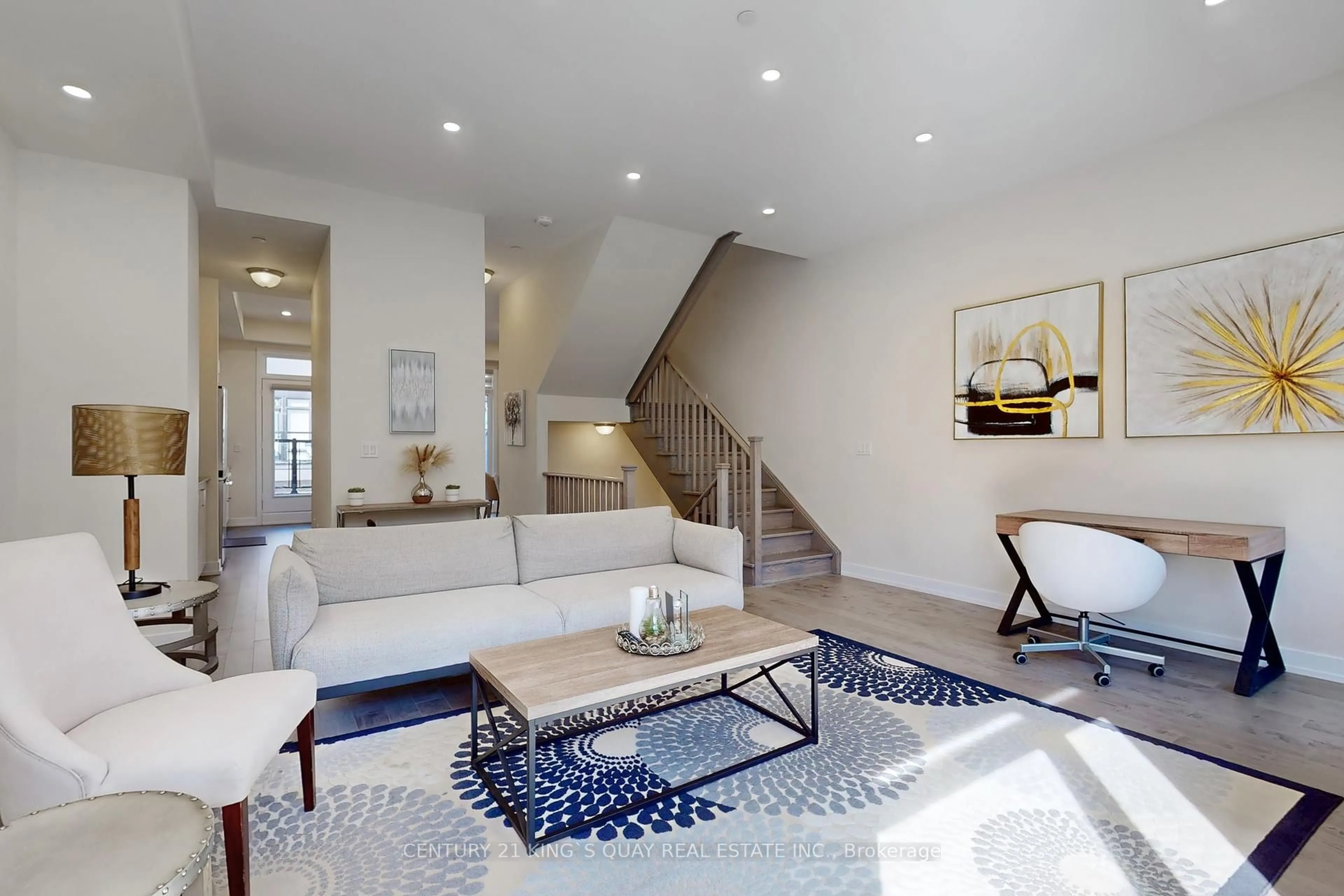 Living room with furniture, unknown for 16 Credit Lane, Richmond Hill Ontario L4E 1G9