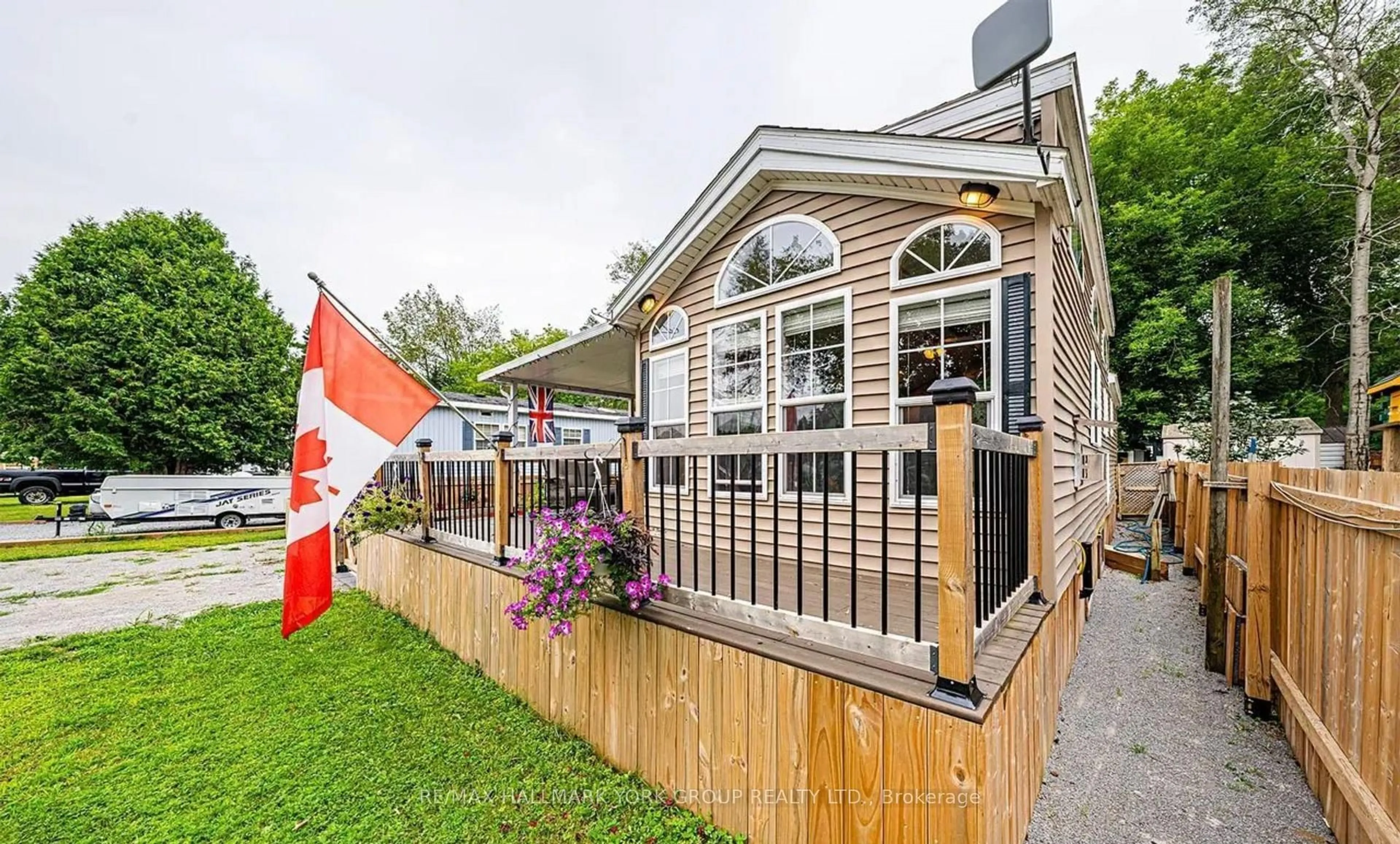 Patio, street for 3-21469 48 Highway, East Gwillimbury Ontario L0G 1M0