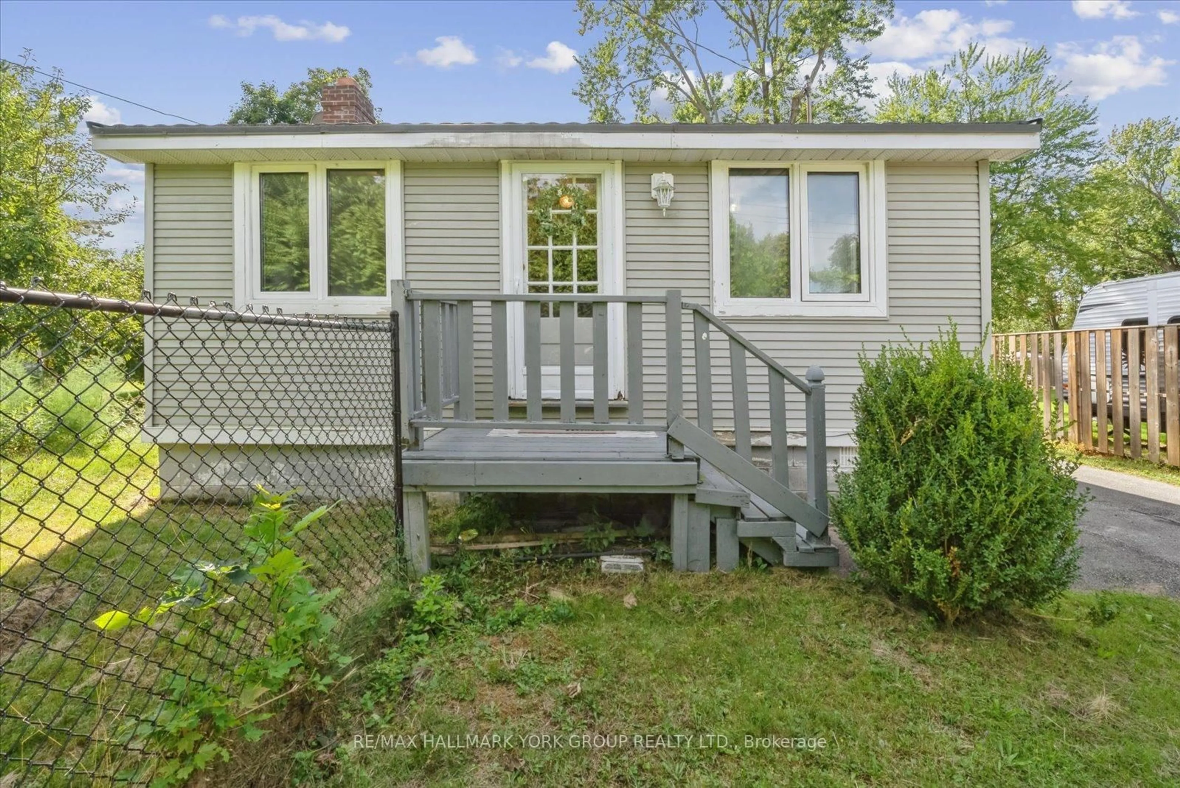 Unknown for 6 Della St, Georgina Ontario L0E 1R0
