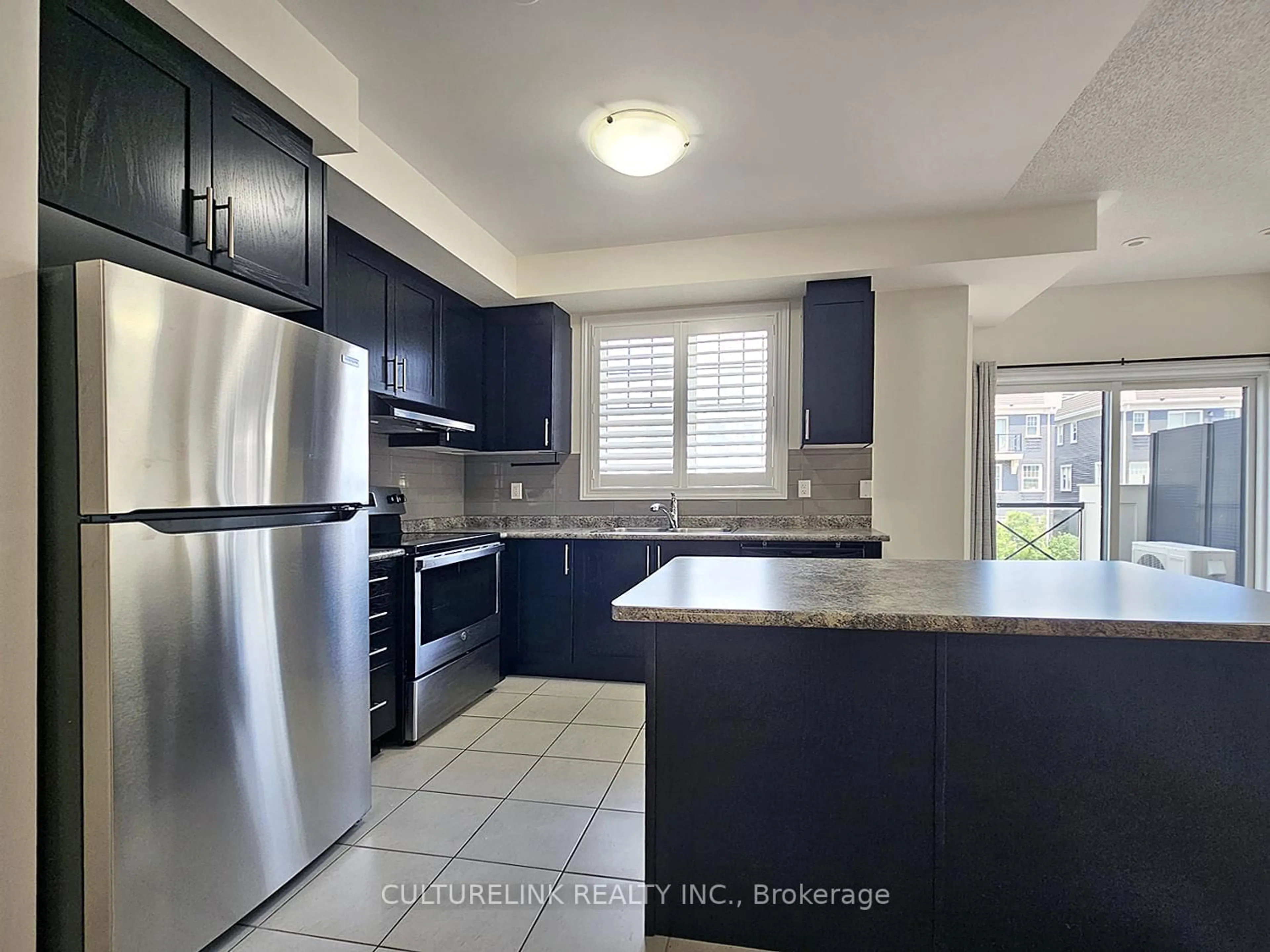 Standard kitchen, ceramic/tile floor for 46 Boadway Cres, Whitchurch-Stouffville Ontario L4A 1Y3