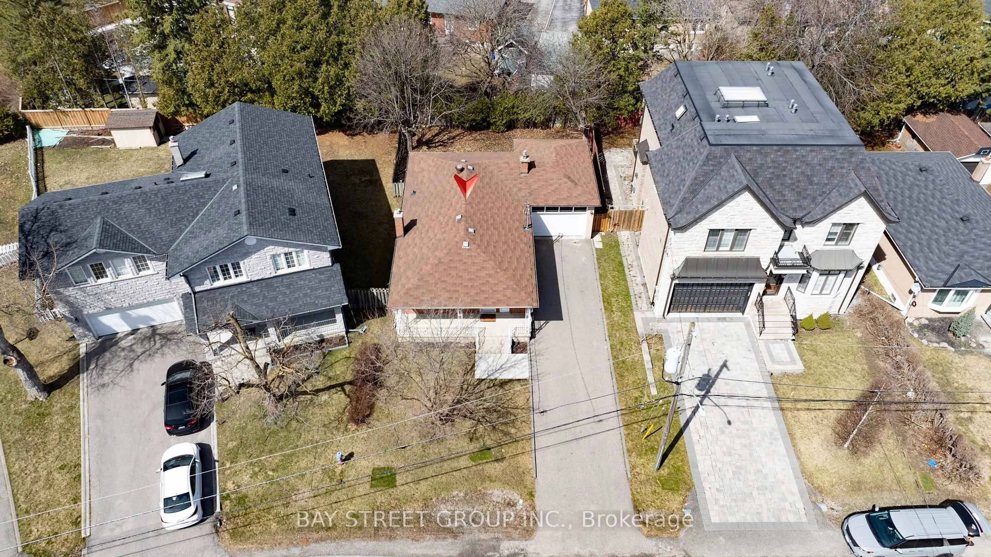 A pic from outside/outdoor area/front of a property/back of a property/a pic from drone, street for 51 Rockport Cres, Richmond Hill Ontario L4C 2L7