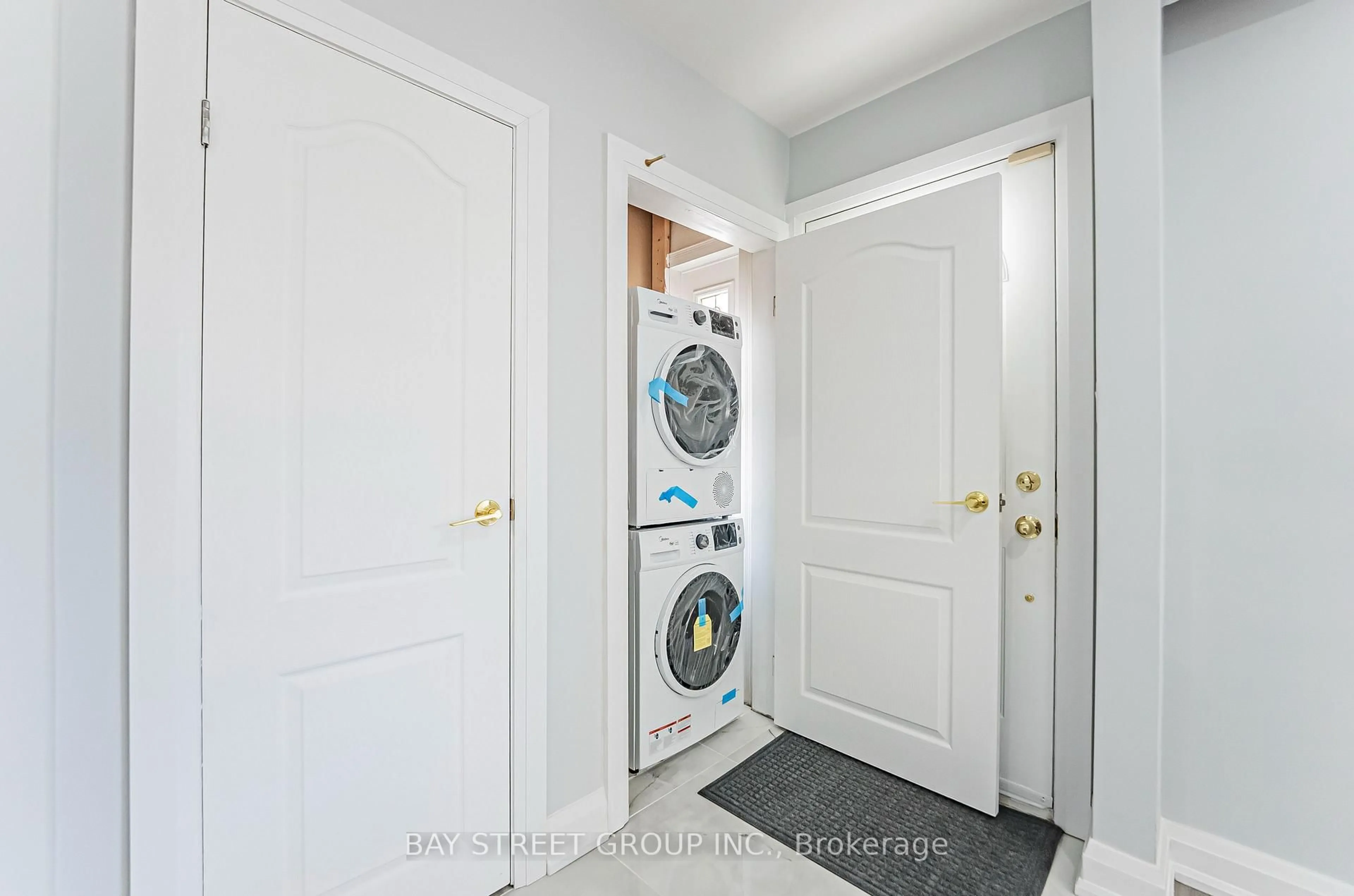 Laundry room for 51 Rockport Cres, Richmond Hill Ontario L4C 2L7