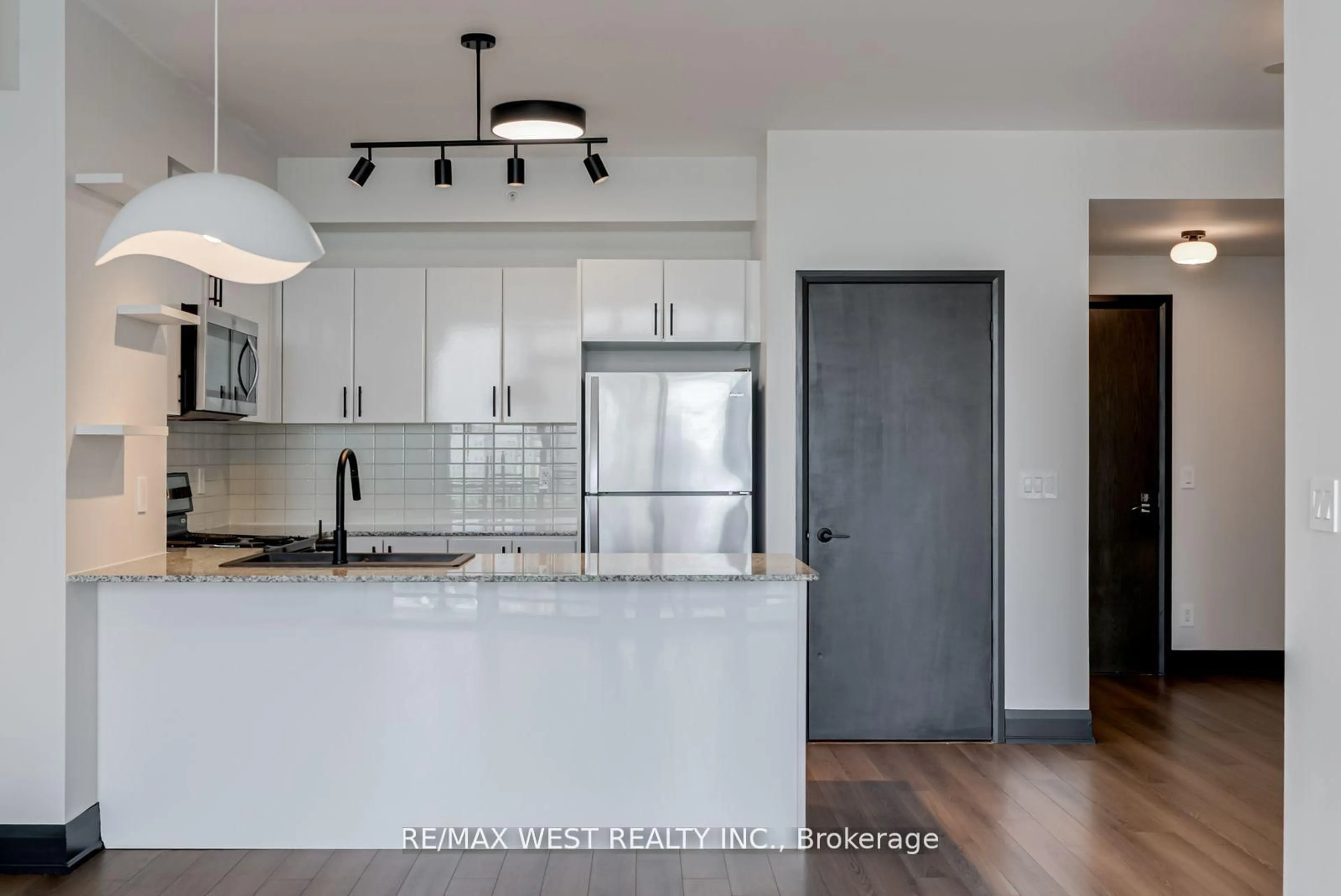 Open concept kitchen, unknown for 2900 Highway 7 Rd #606, Vaughan Ontario L4K 0G3