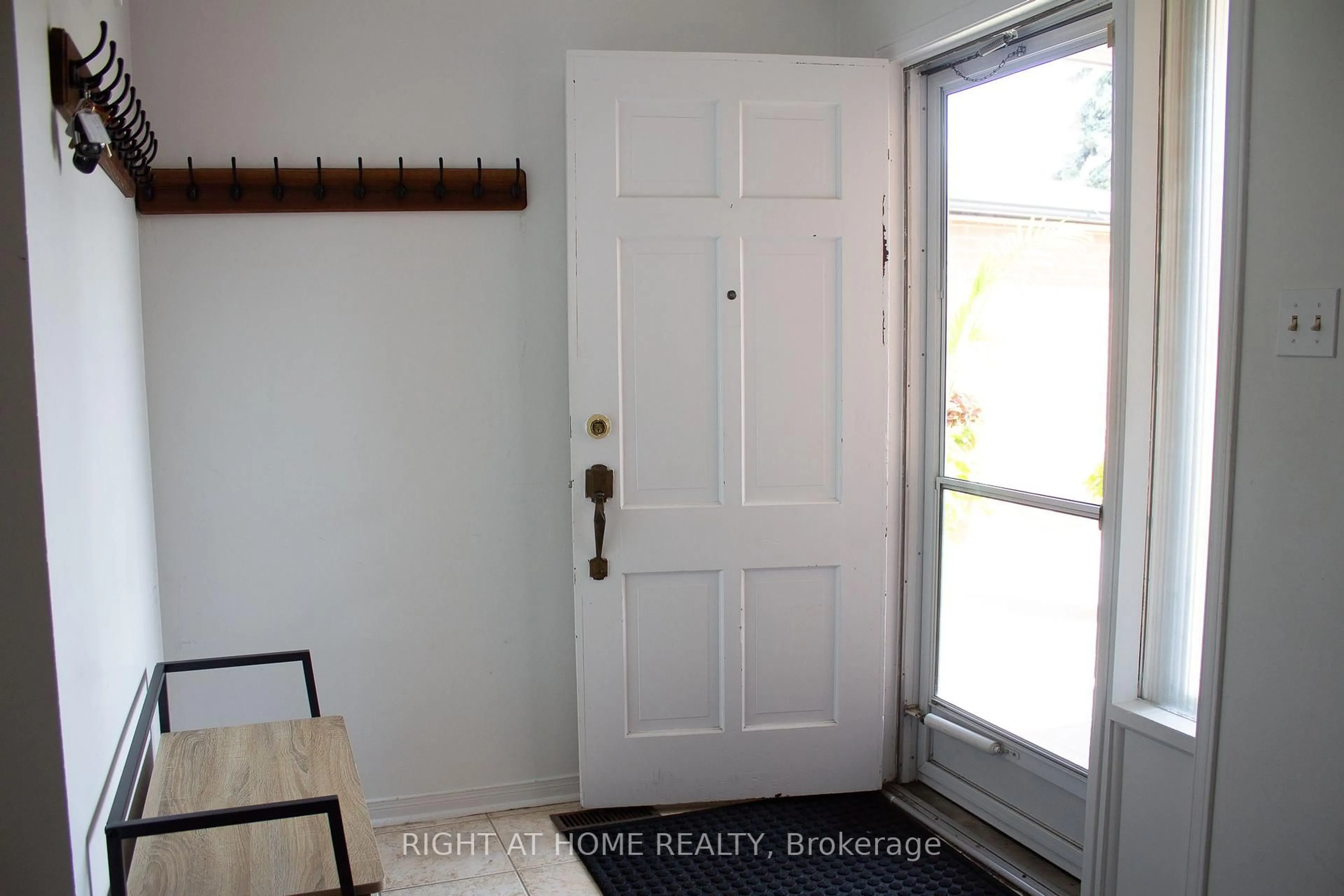 Indoor entryway for 8 Terra Rd, Vaughan Ontario L4L 3J5