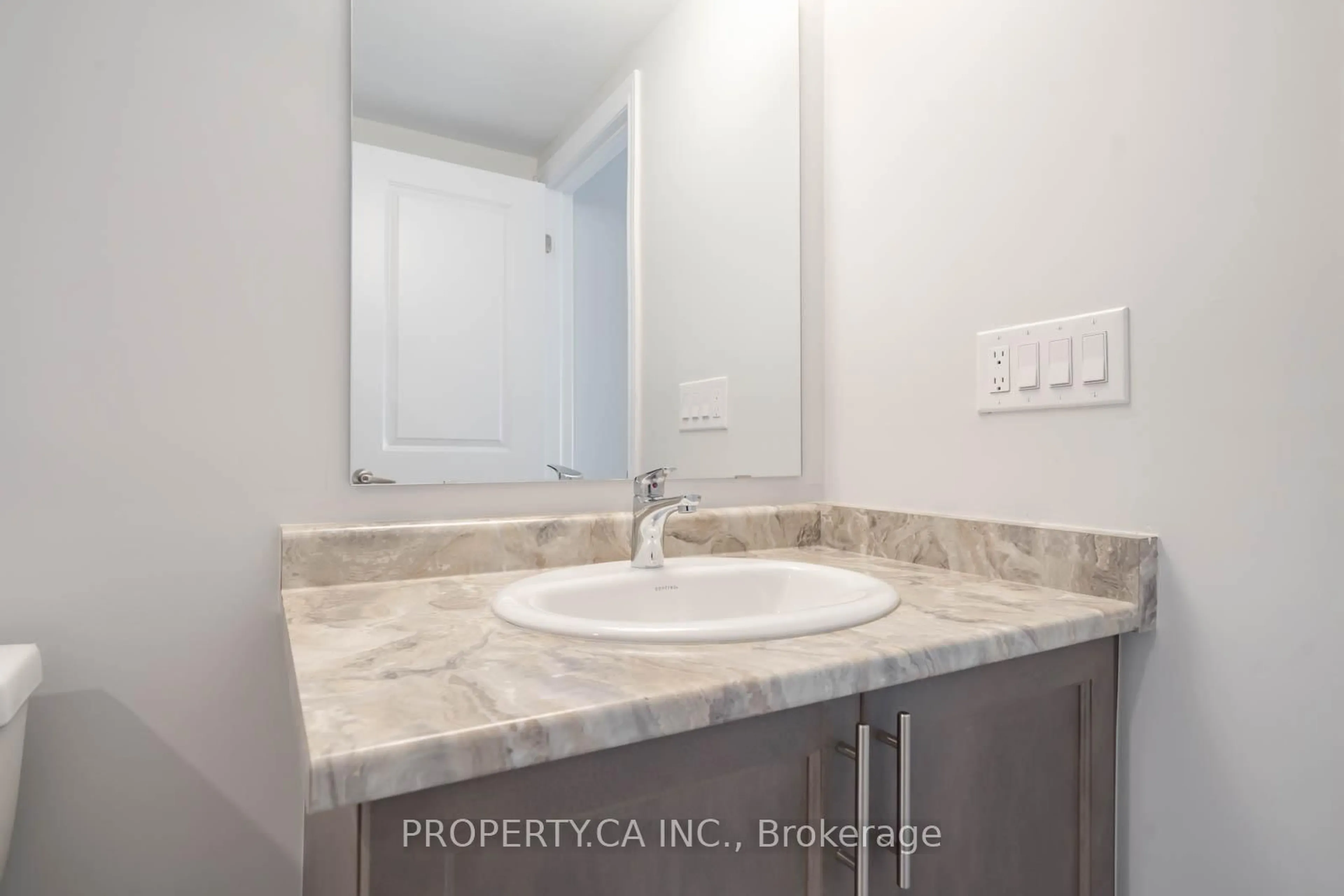 Standard bathroom, ceramic/tile floor for 40 Herman Gilroy Lane, Markham Ontario L6C 3L7