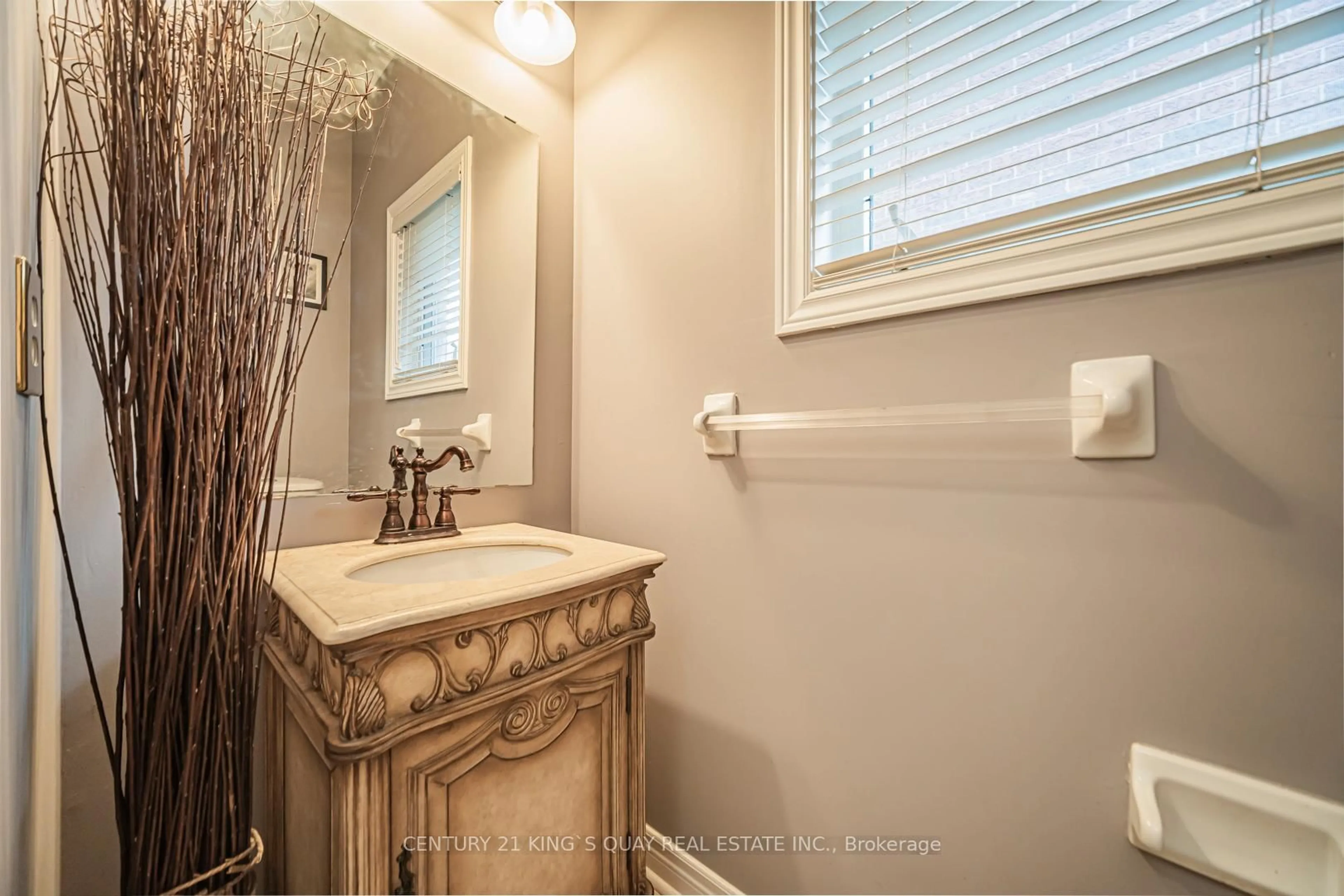 Standard bathroom, ceramic/tile floor for 46 Pepperberry Rd, Vaughan Ontario L4J 8W9