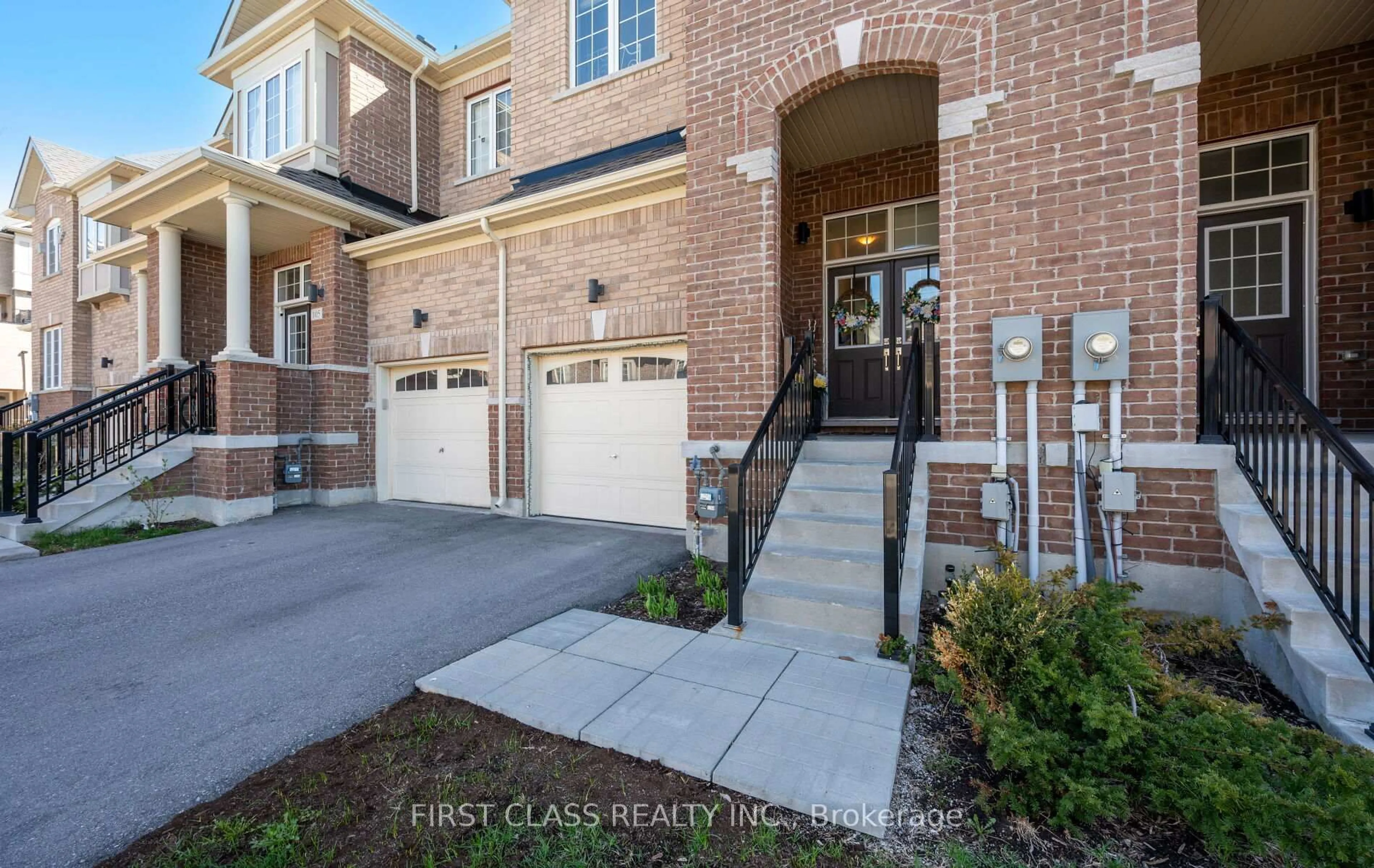 Home with brick exterior material, street for 107 Knott End Cres, Newmarket Ontario L3Y 0E4