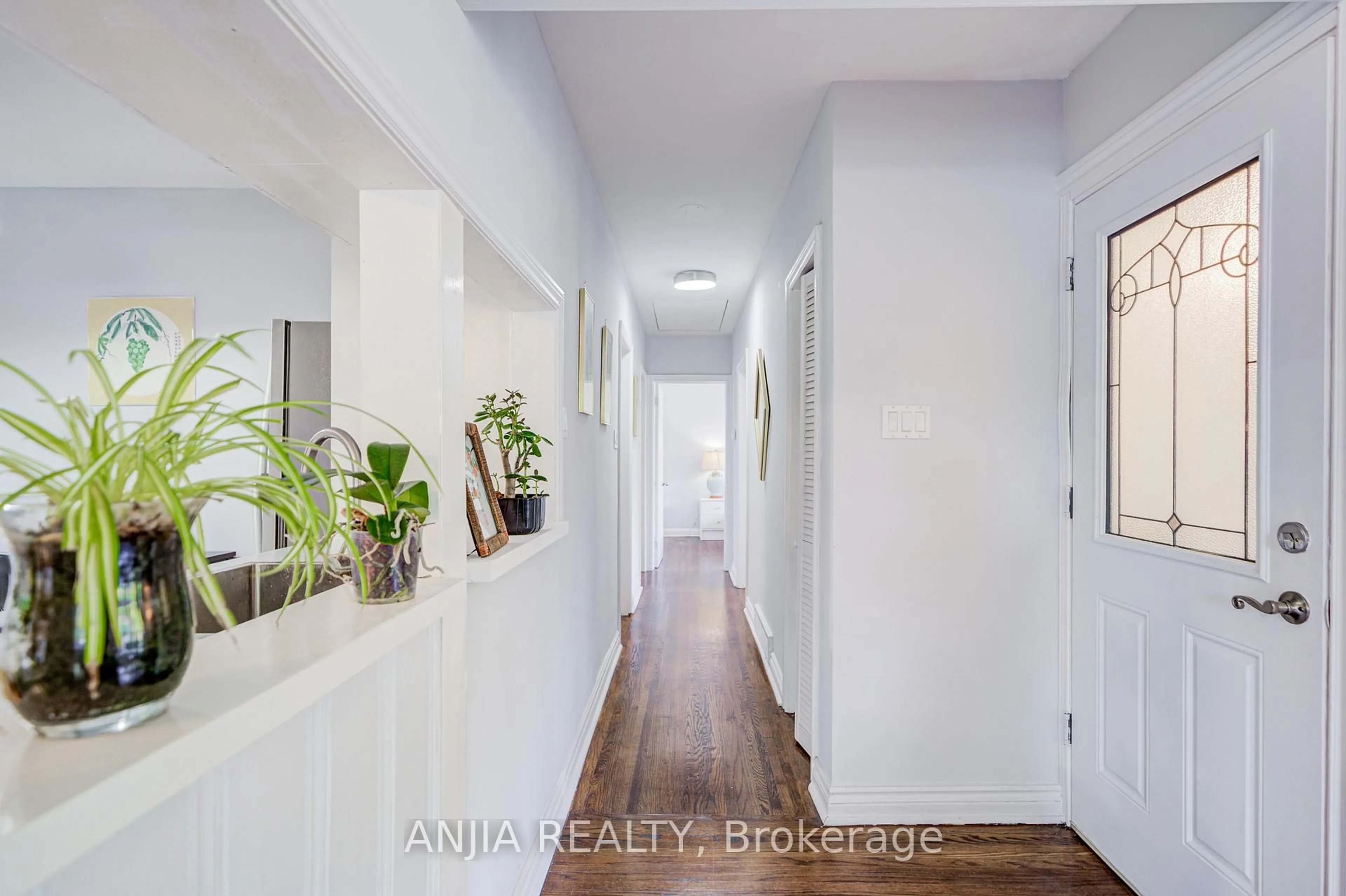 Indoor entryway for 5 Beaverton Rd, Richmond Hill Ontario L4C 2H5