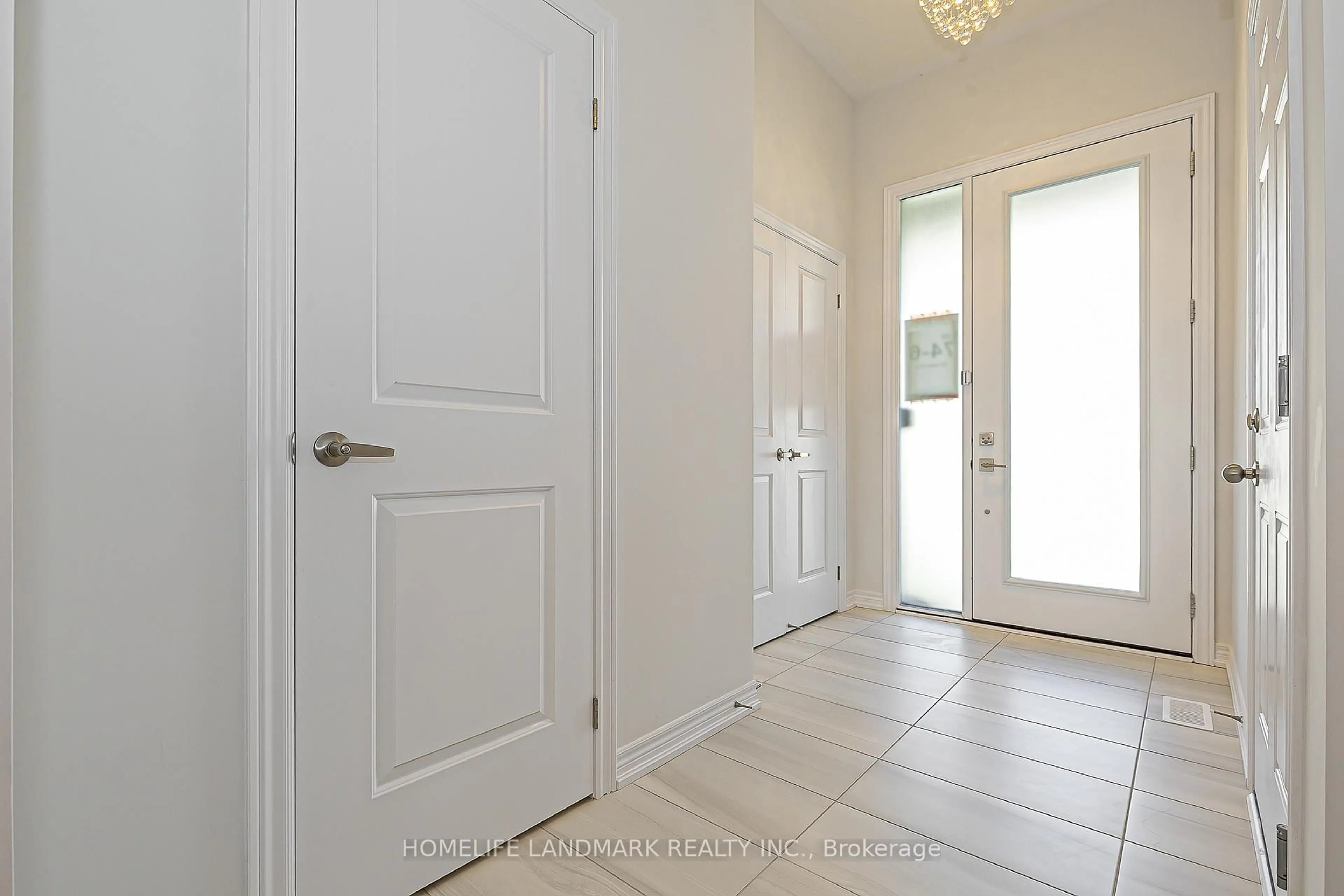 Indoor entryway for 135 Lageer Dr, Whitchurch-Stouffville Ontario L4A 4V2