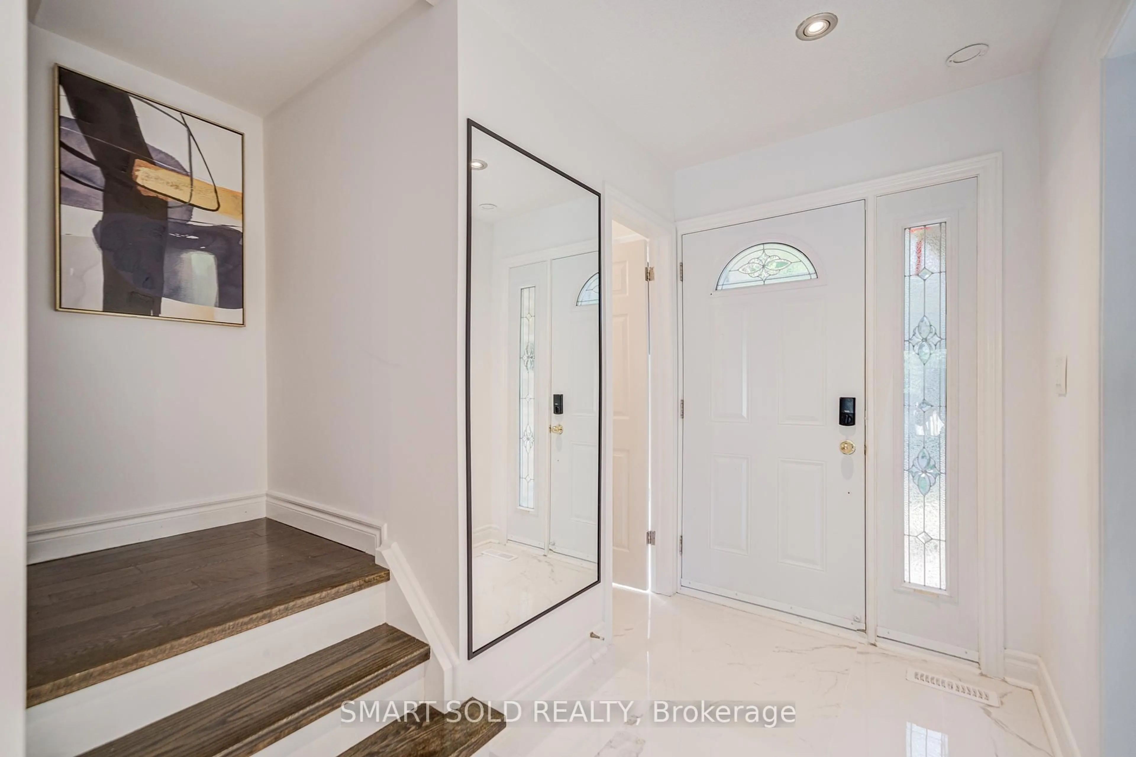 Indoor entryway for 1 Wootten Way #38, Markham Ontario L3P 3H7