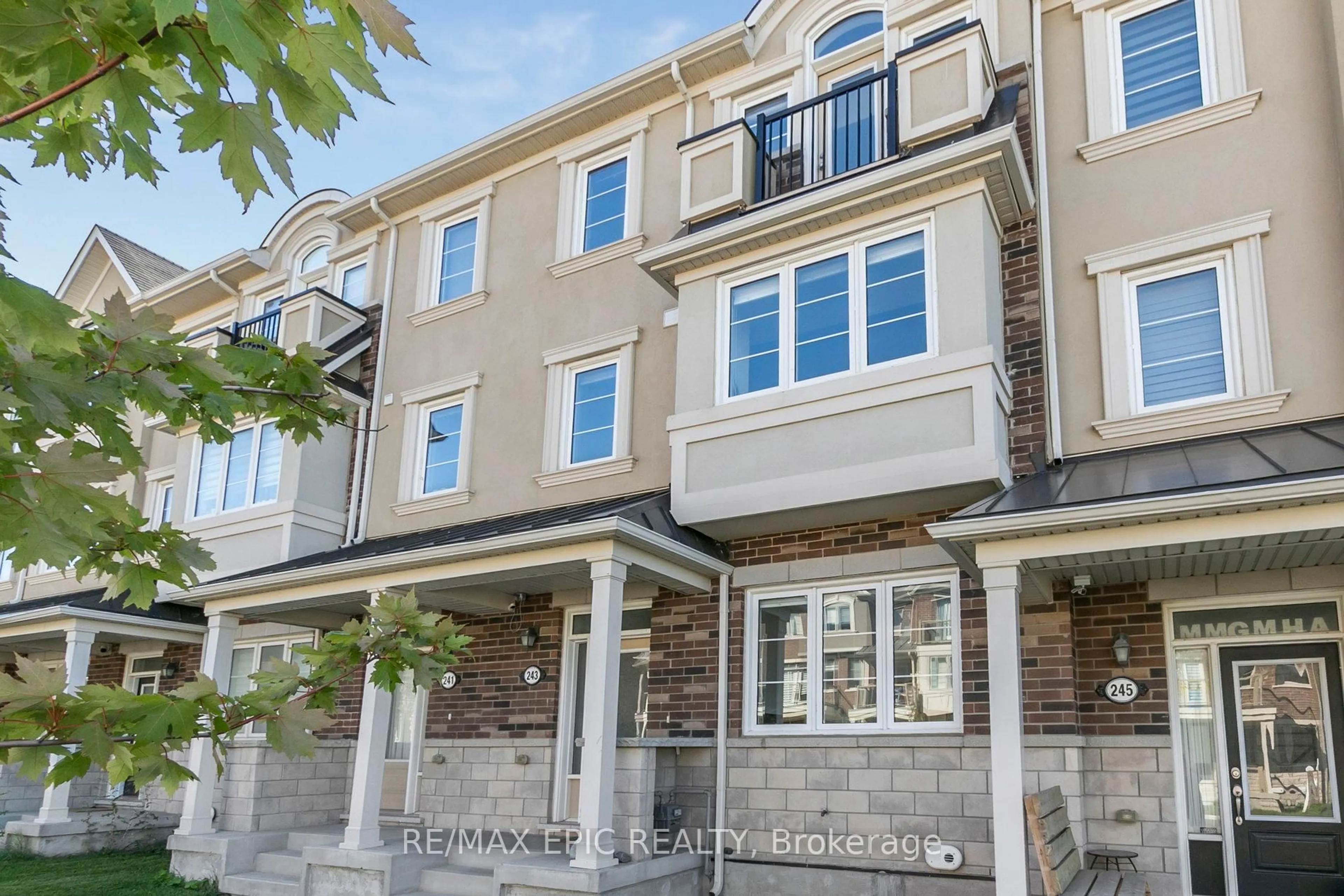 Home with vinyl exterior material, street for 243 Rustle Woods Ave, Markham Ontario L6B 1M7