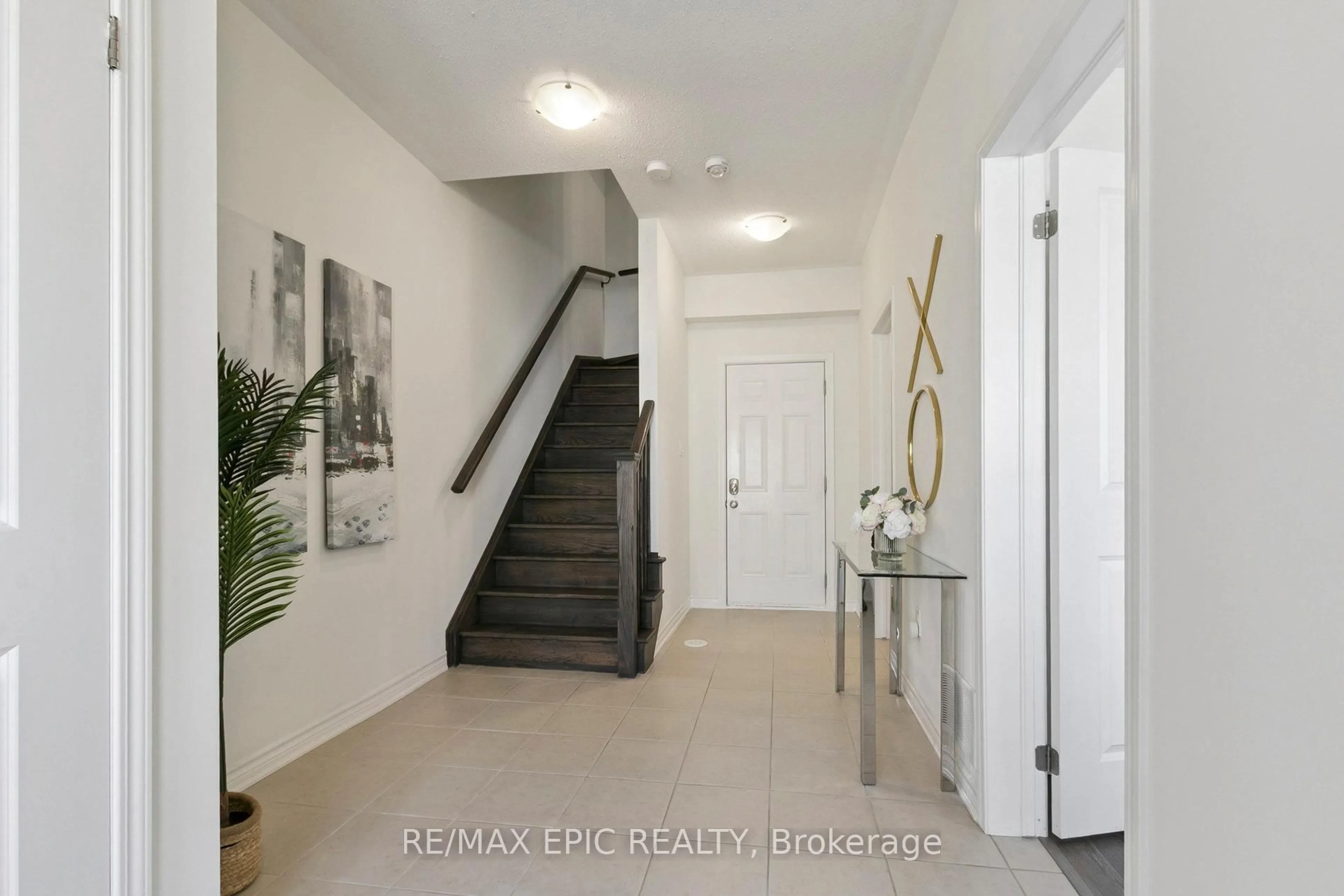 Indoor foyer for 243 Rustle Woods Ave, Markham Ontario L6B 1M7