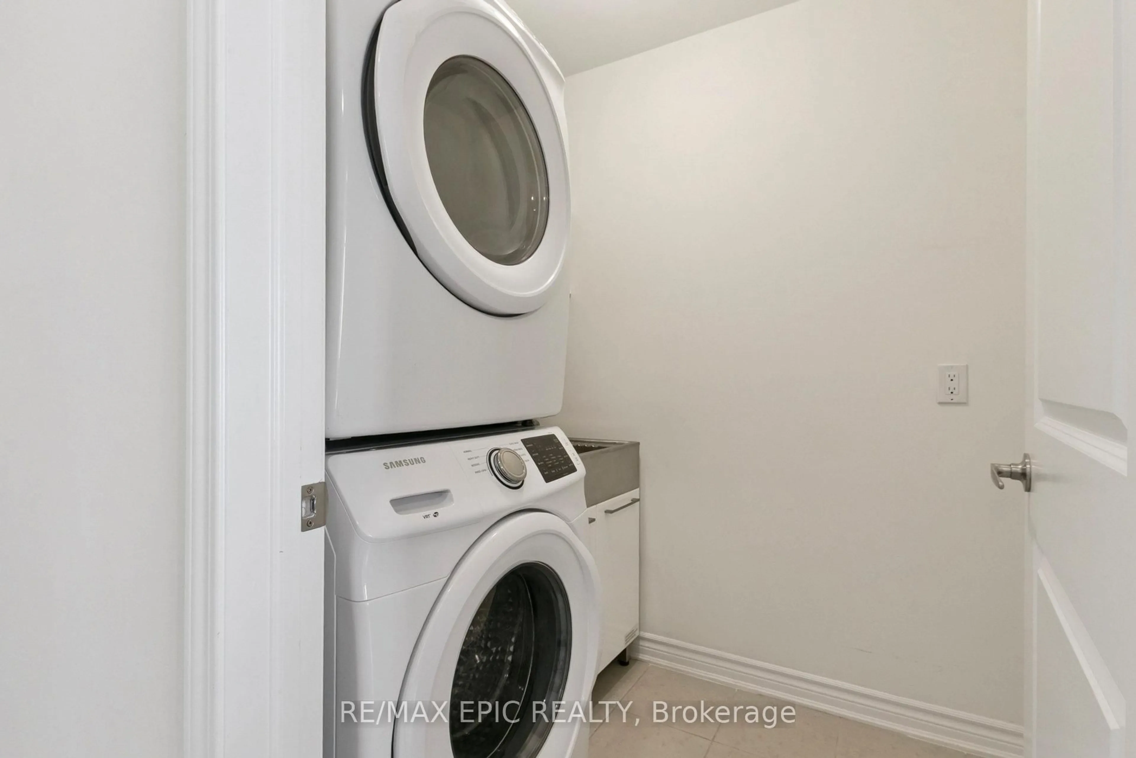 Laundry room for 243 Rustle Woods Ave, Markham Ontario L6B 1M7