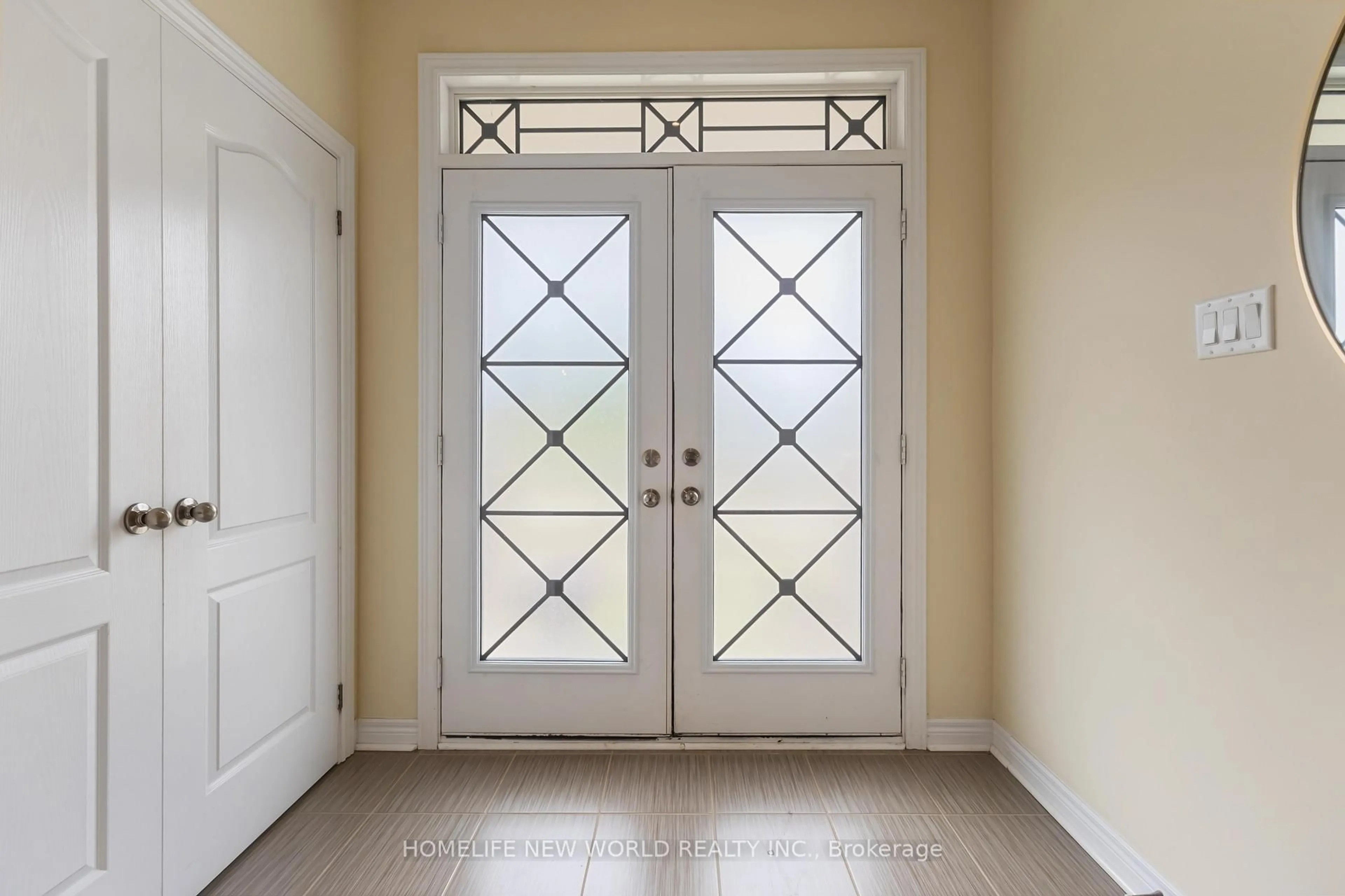 Indoor entryway for 44 Dame Gruev Dr, Markham Ontario L6E 0M4