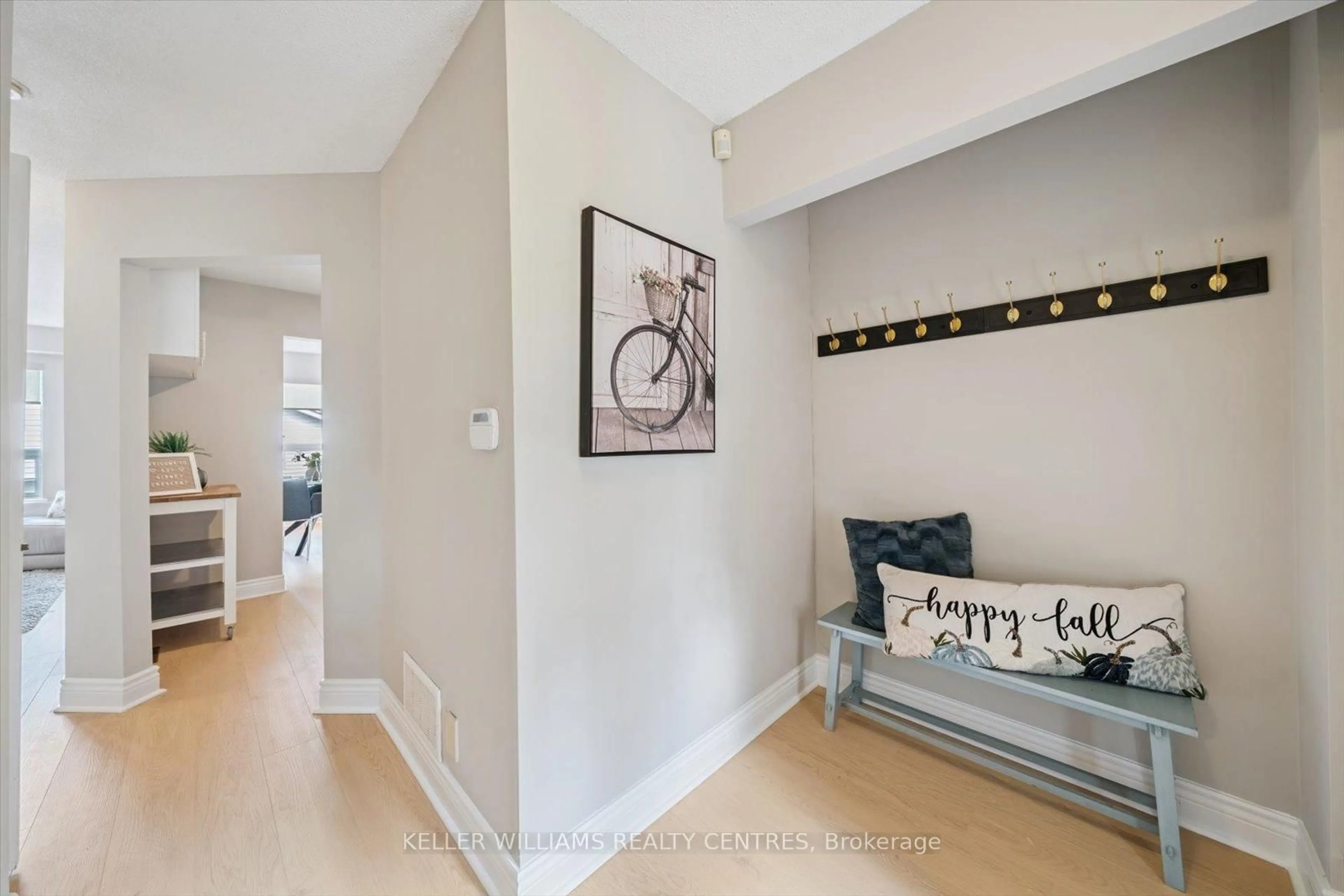 Indoor entryway for 597 Gibney Cres, Newmarket Ontario L3X 1Y3