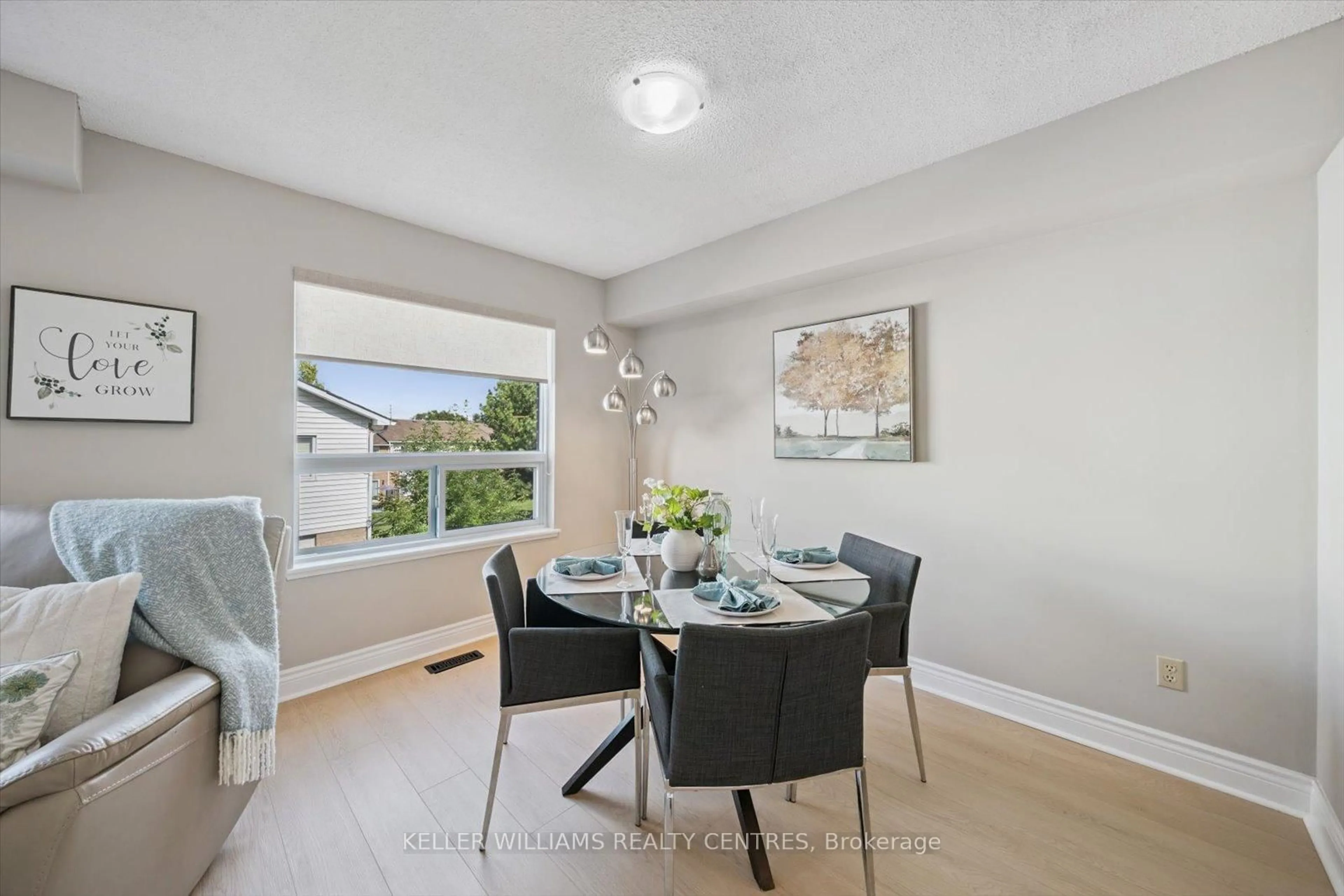 Dining room, unknown for 597 Gibney Cres, Newmarket Ontario L3X 1Y3