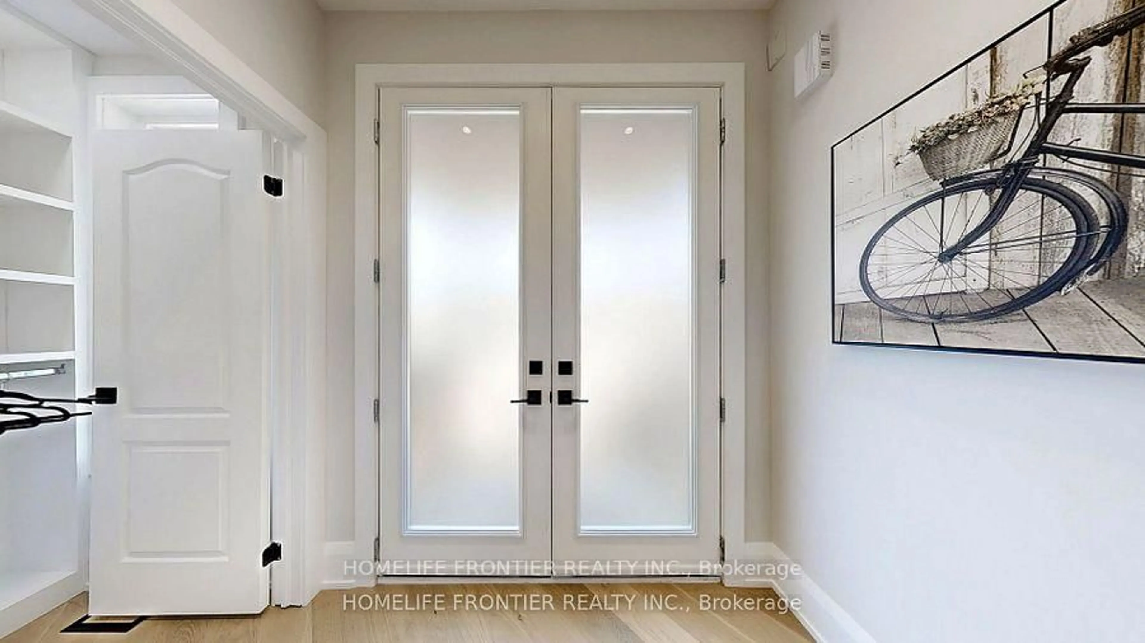 Indoor entryway for 21 Givon St, Vaughan Ontario L6A 0W2
