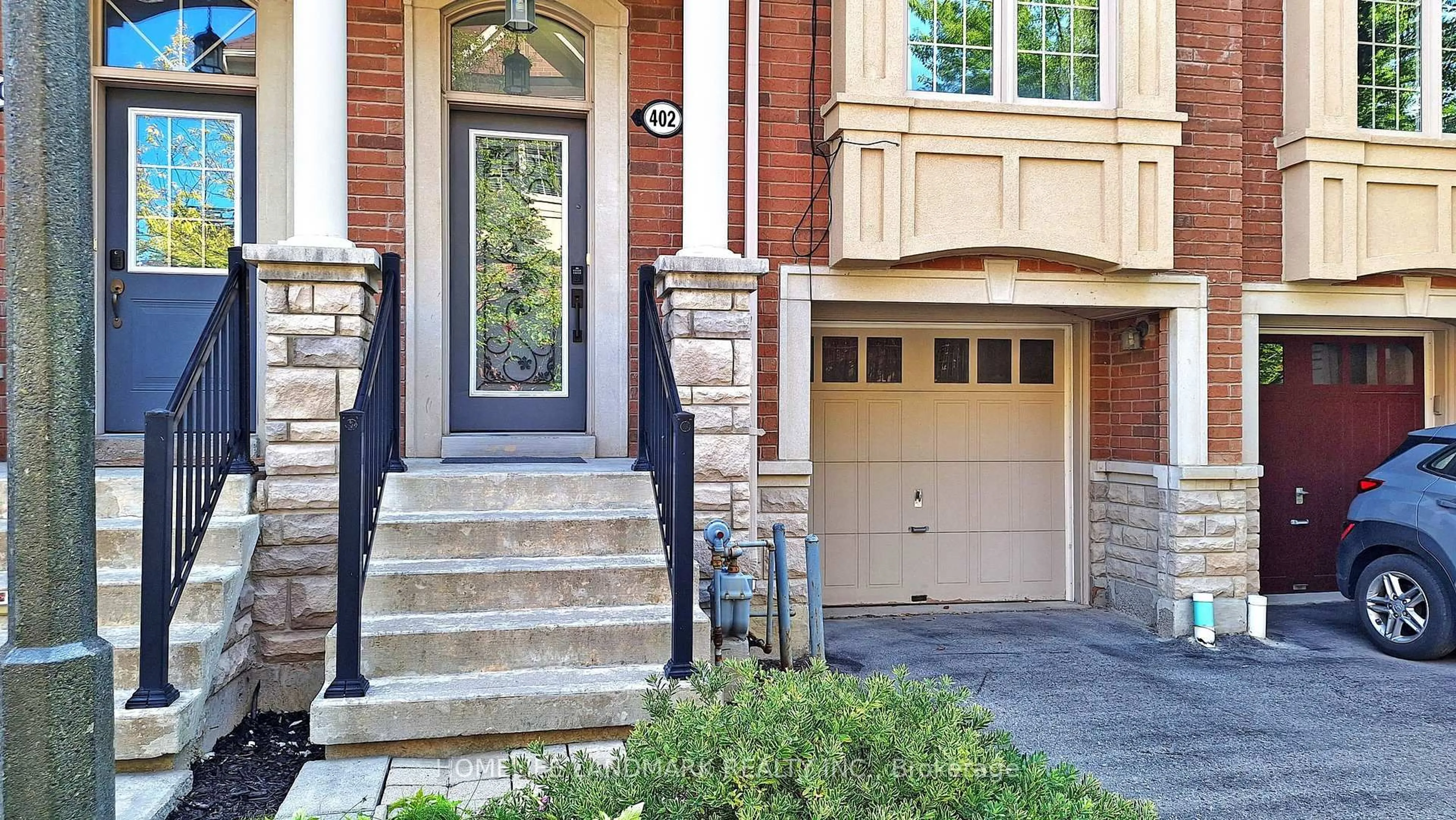Home with brick exterior material, street for 402 Gerald Brady Lane, Newmarket Ontario L3Y 0A8