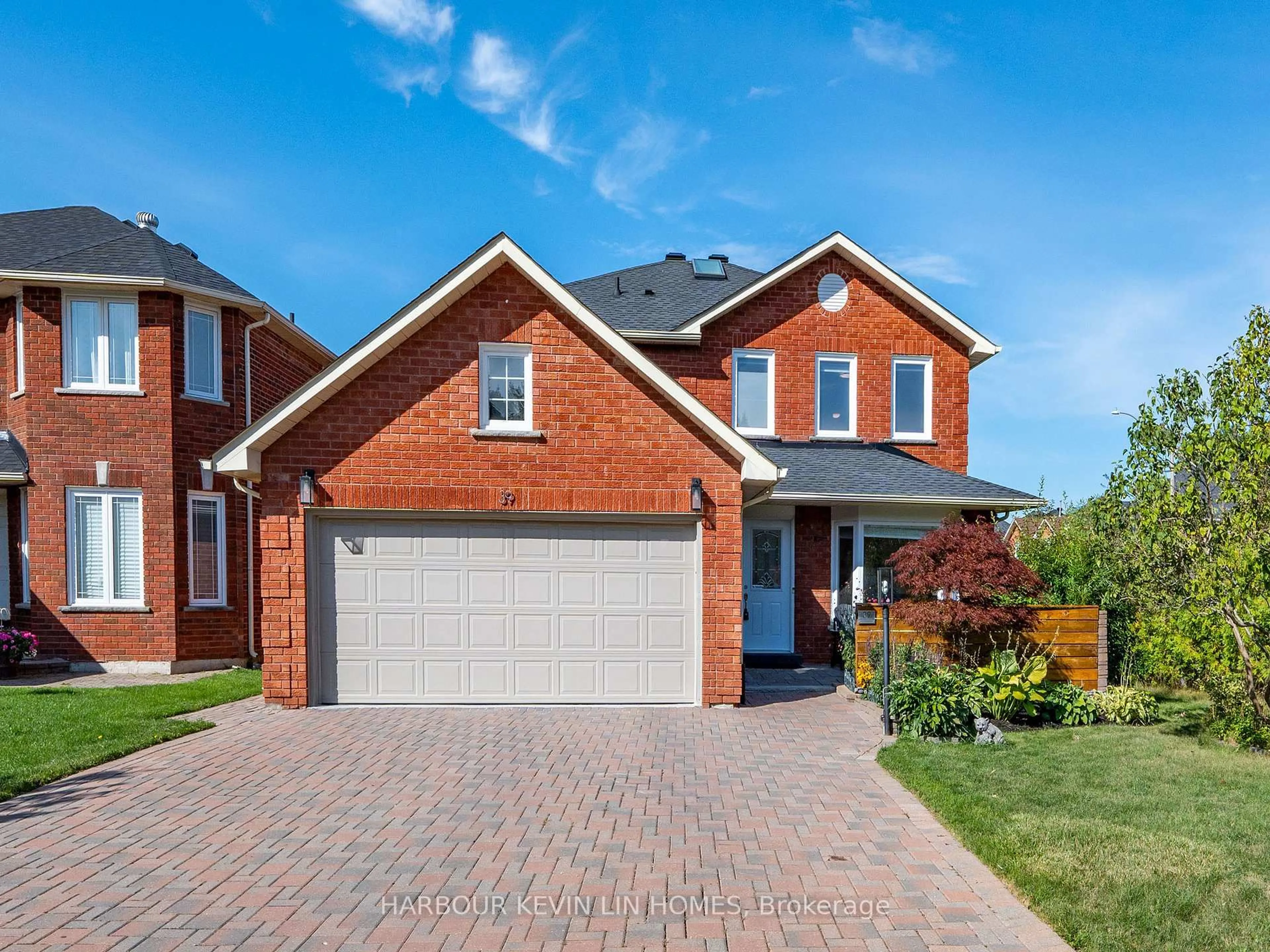 Home with brick exterior material, street for 39 Kew Gdns, Richmond Hill Ontario L4B 1R6