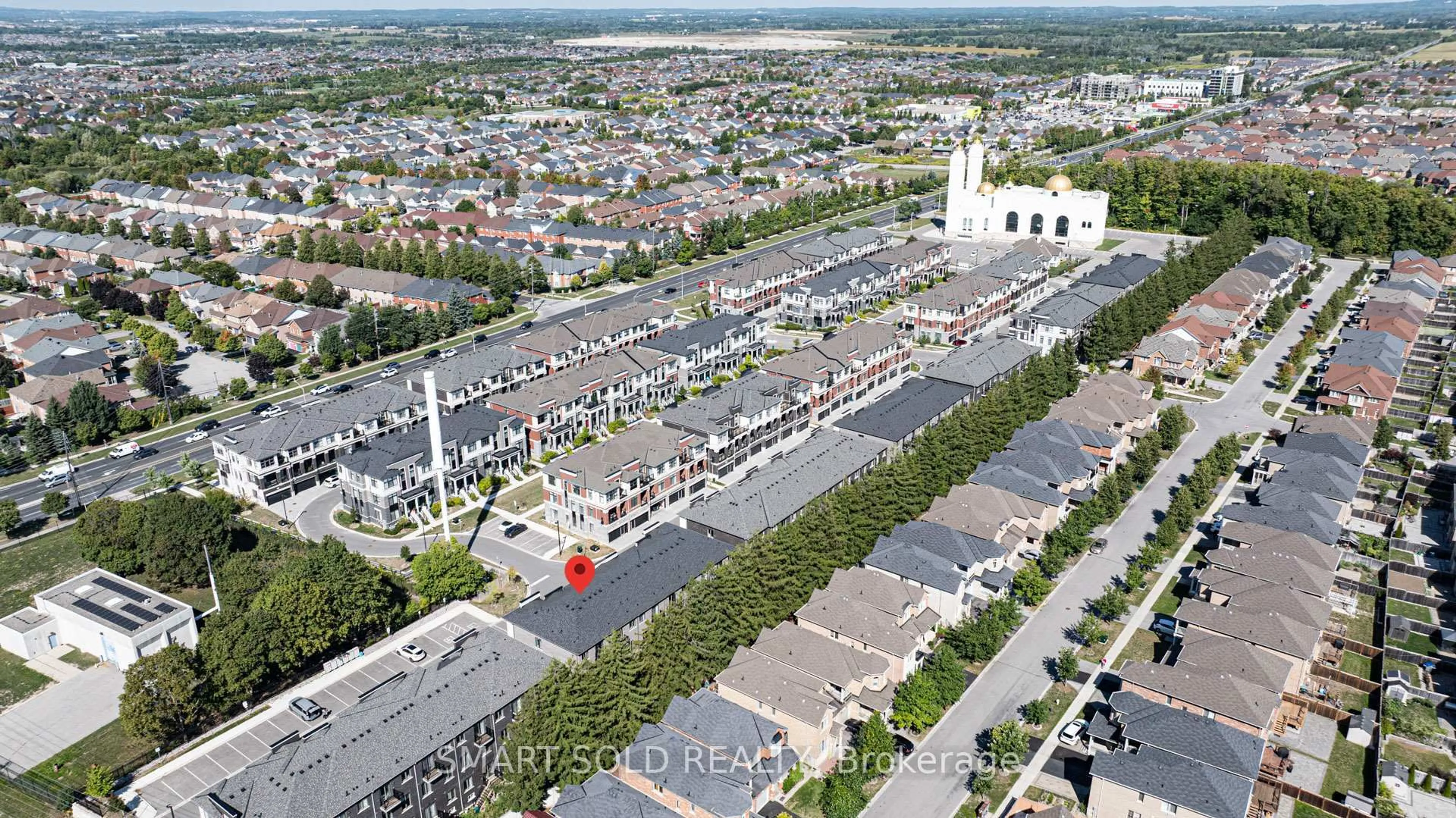 A pic from outside/outdoor area/front of a property/back of a property/a pic from drone, street for 17 Armillo Pl, Markham Ontario L6E 0V4