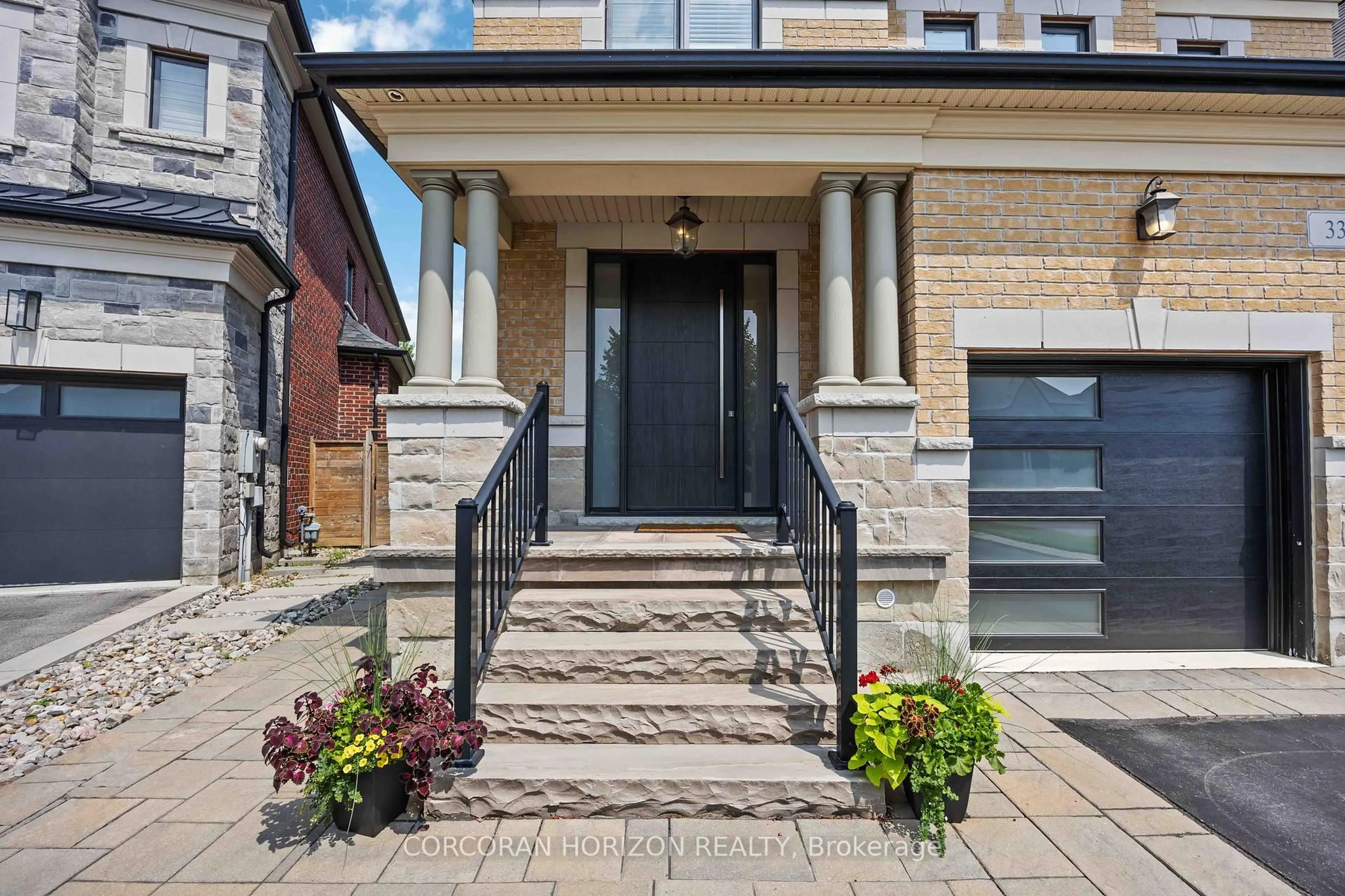 Home with brick exterior material, street for 33 Kylemount Crt, Vaughan Ontario L4J 0J4