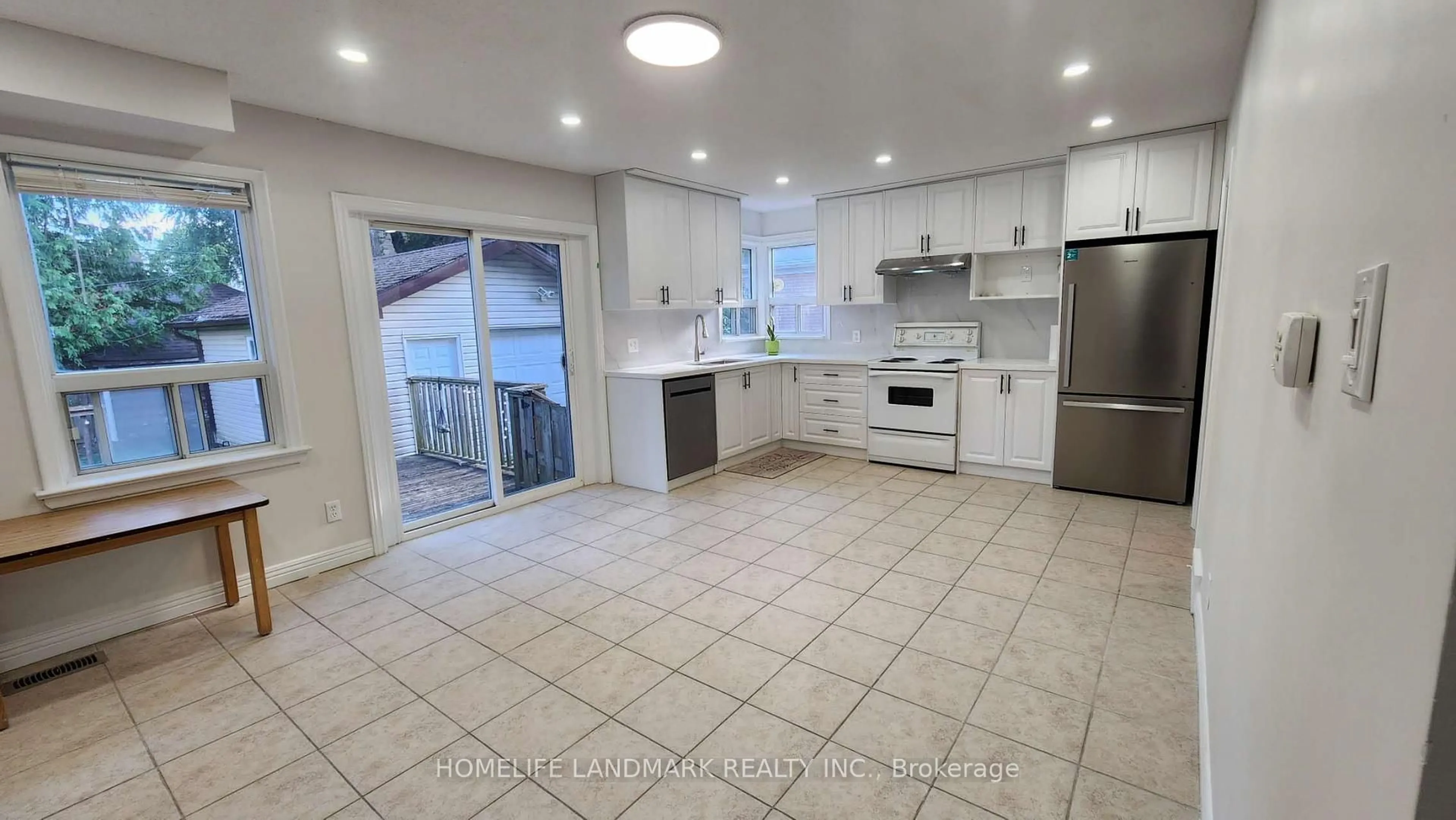 Open concept kitchen, ceramic/tile floor for 42 Cartier Cres, Richmond Hill Ontario L4C 2N2