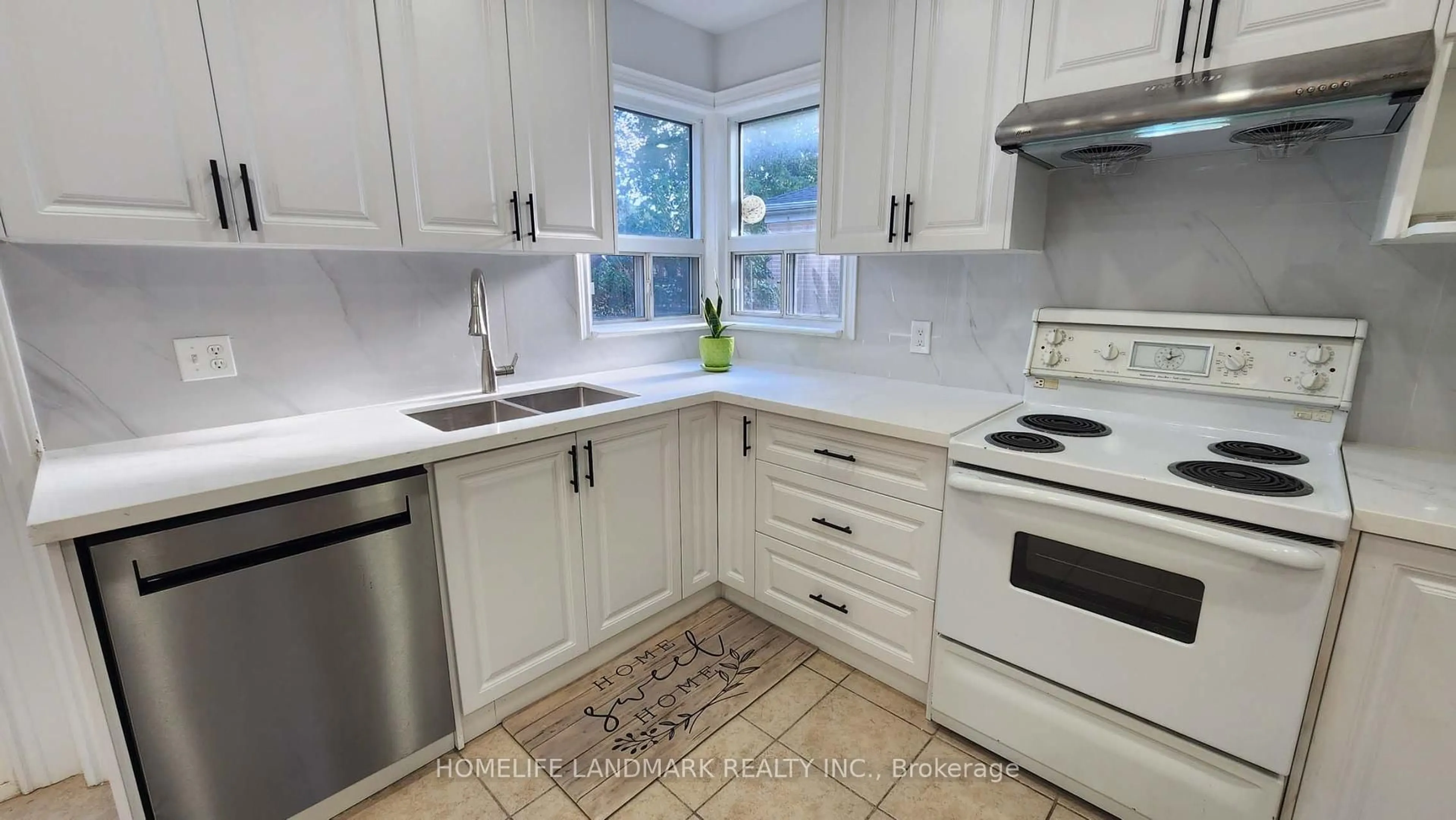 Standard kitchen, ceramic/tile floor for 42 Cartier Cres, Richmond Hill Ontario L4C 2N2