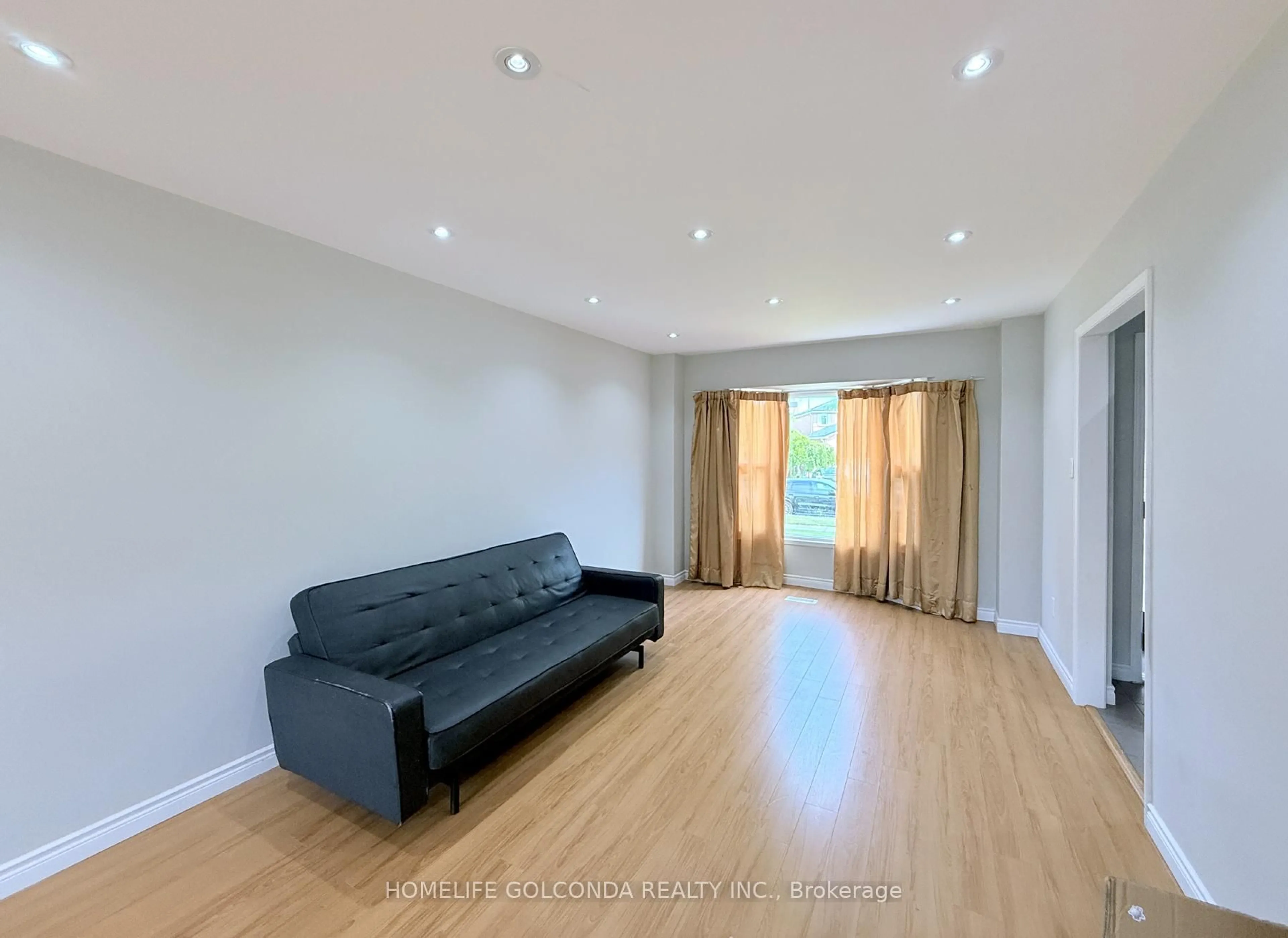 Living room with furniture, wood/laminate floor for 166 Hillcroft Dr, Markham Ontario L3S 1E8